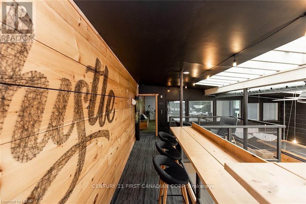 Atrium - 28 Princess Avenue, St. Thomas, Ontario  N5R 3V4 - Photo 18 - X12904654