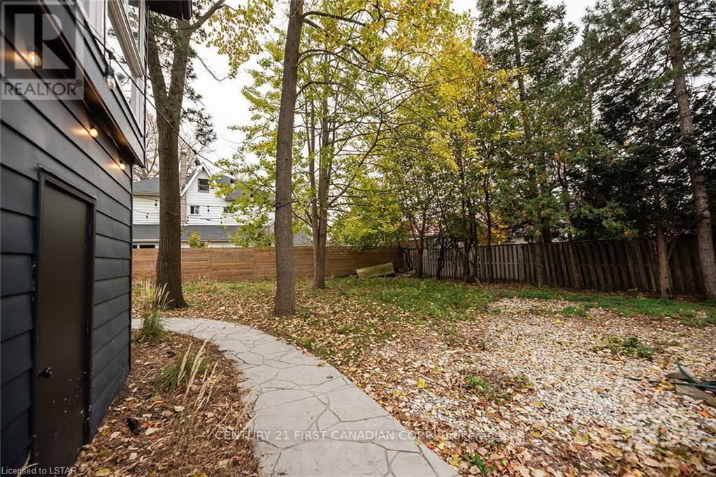 Atrium - 28 Princess Avenue, St. Thomas, Ontario  N5R 3V4 - Photo 29 - X12904654