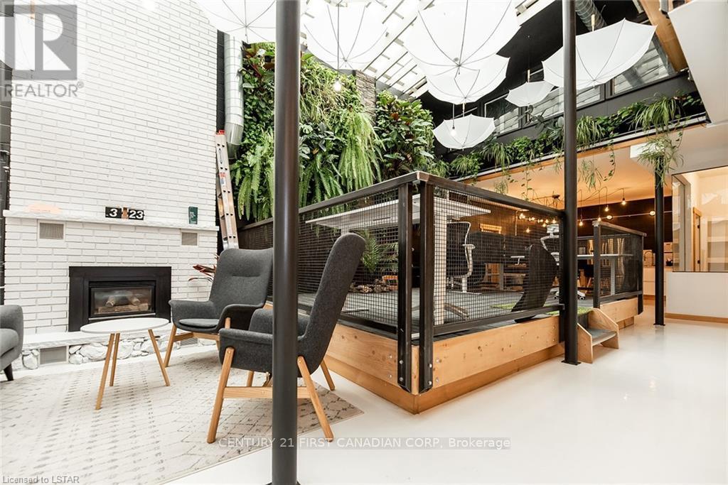 Atrium - 28 Princess Avenue, St. Thomas, Ontario  N5R 3V4 - Photo 3 - X12904654