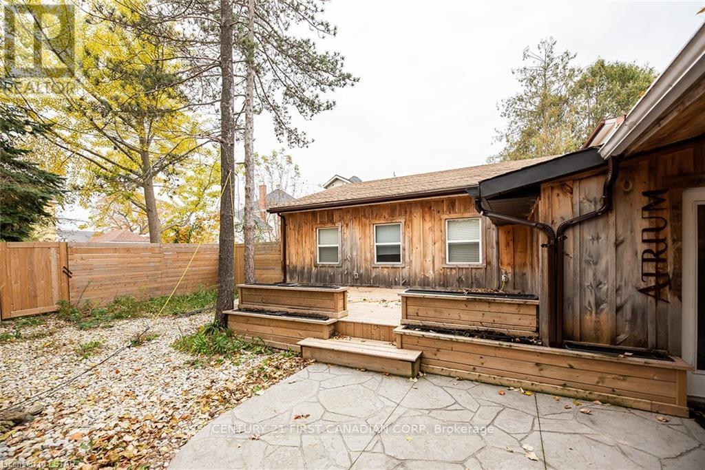 Atrium - 28 Princess Avenue, St. Thomas, Ontario  N5R 3V4 - Photo 31 - X12904654