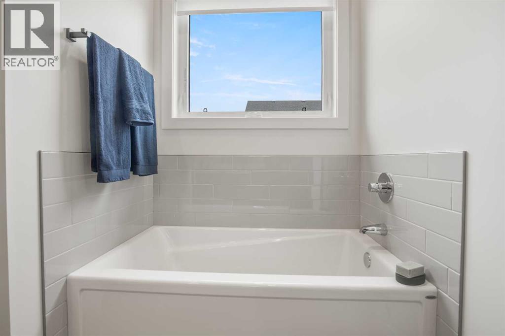 151 Cedar Square, Blackfalds, Alberta  T4M 0A2 - Photo 14 - A2264257