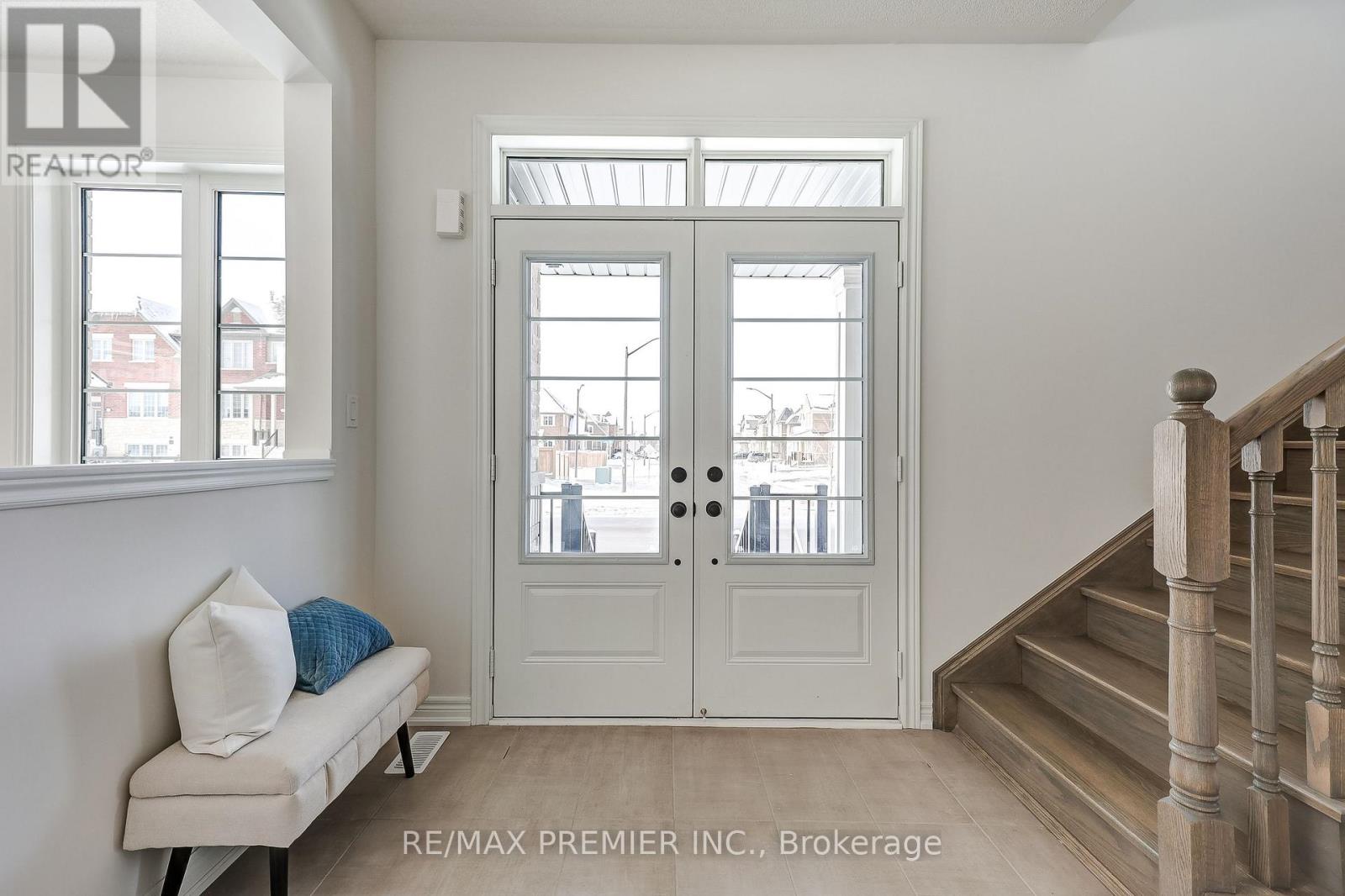 101 Armilia Place, Whitby, Ontario L1P 0P7 - Photo 5 - E12890494