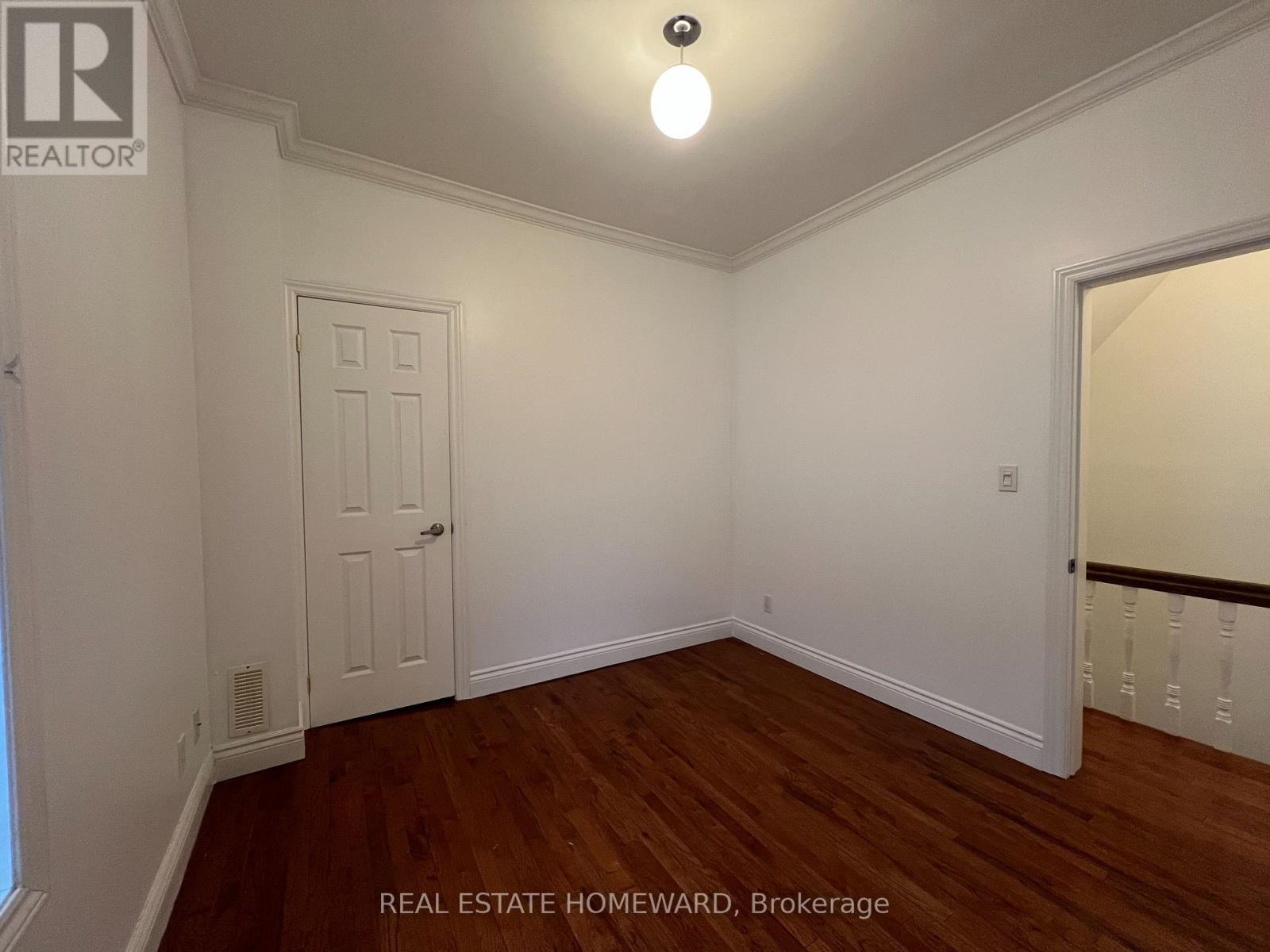 Upper - 220 Pape Avenue, Toronto, Ontario  M4M 2V8 - Photo 14 - E12901574