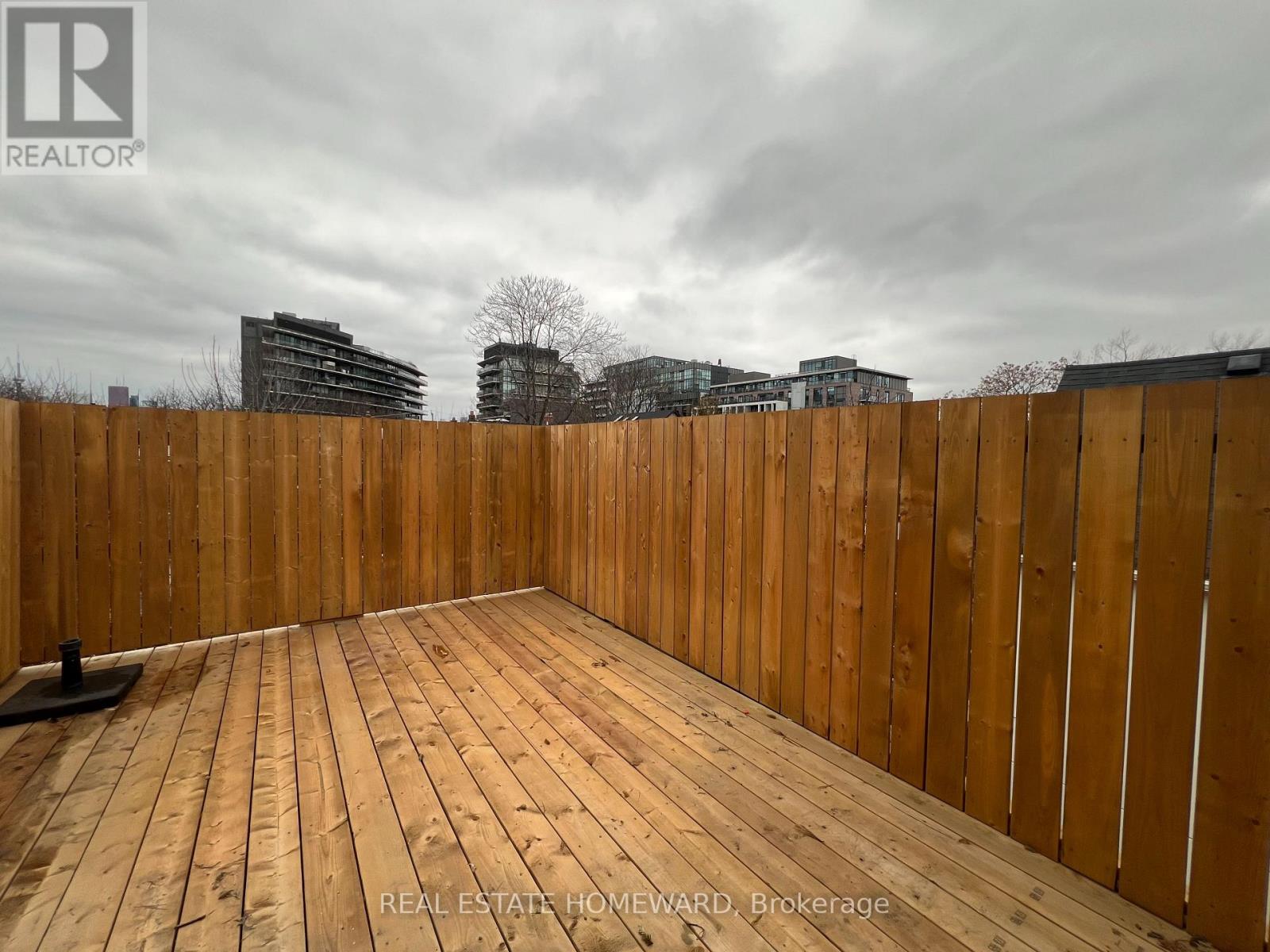 Upper - 220 Pape Avenue, Toronto, Ontario  M4M 2V8 - Photo 7 - E12901574