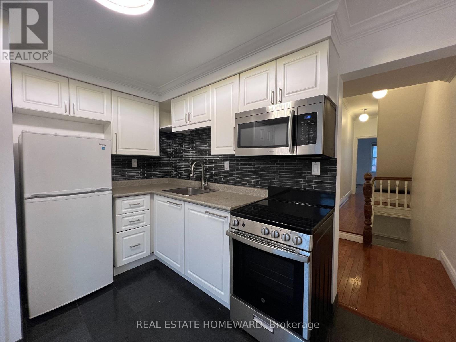 Upper - 220 Pape Avenue, Toronto, Ontario  M4M 2V8 - Photo 18 - E12901574