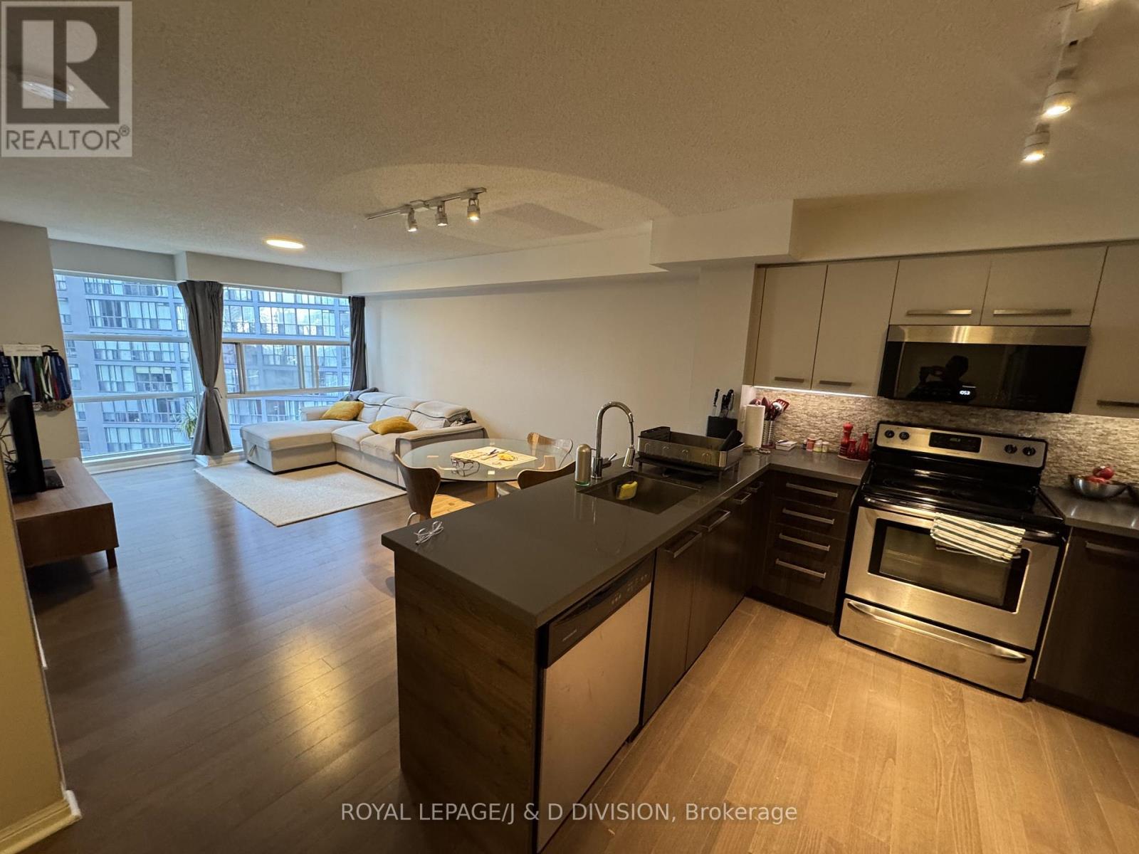 1013 - 11 ST JOSEPH STREET, Toronto, Ontario