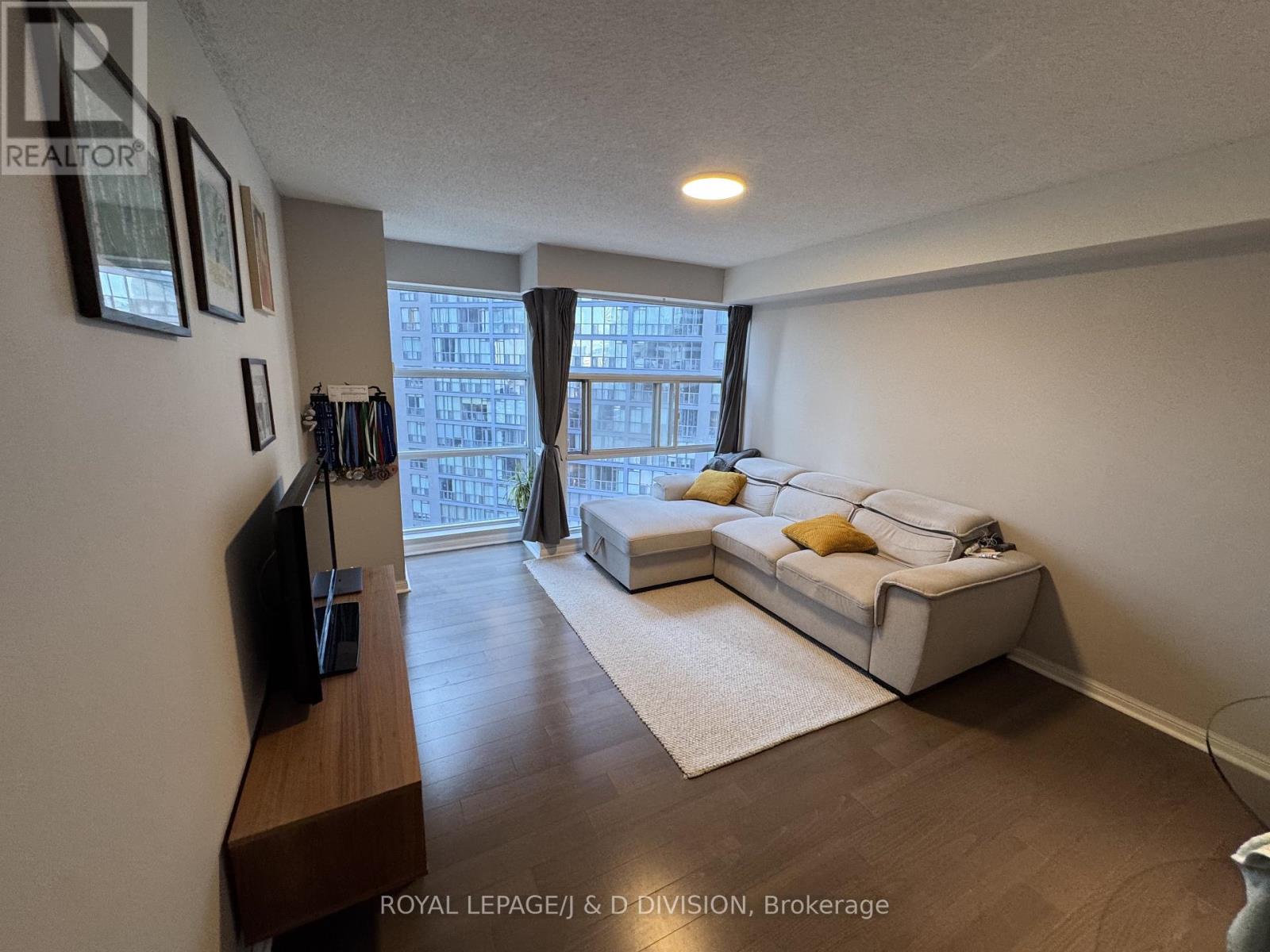 1013 - 11 St Joseph Street, Toronto, Ontario  M4Y 3G4 - Photo 2 - C12904660