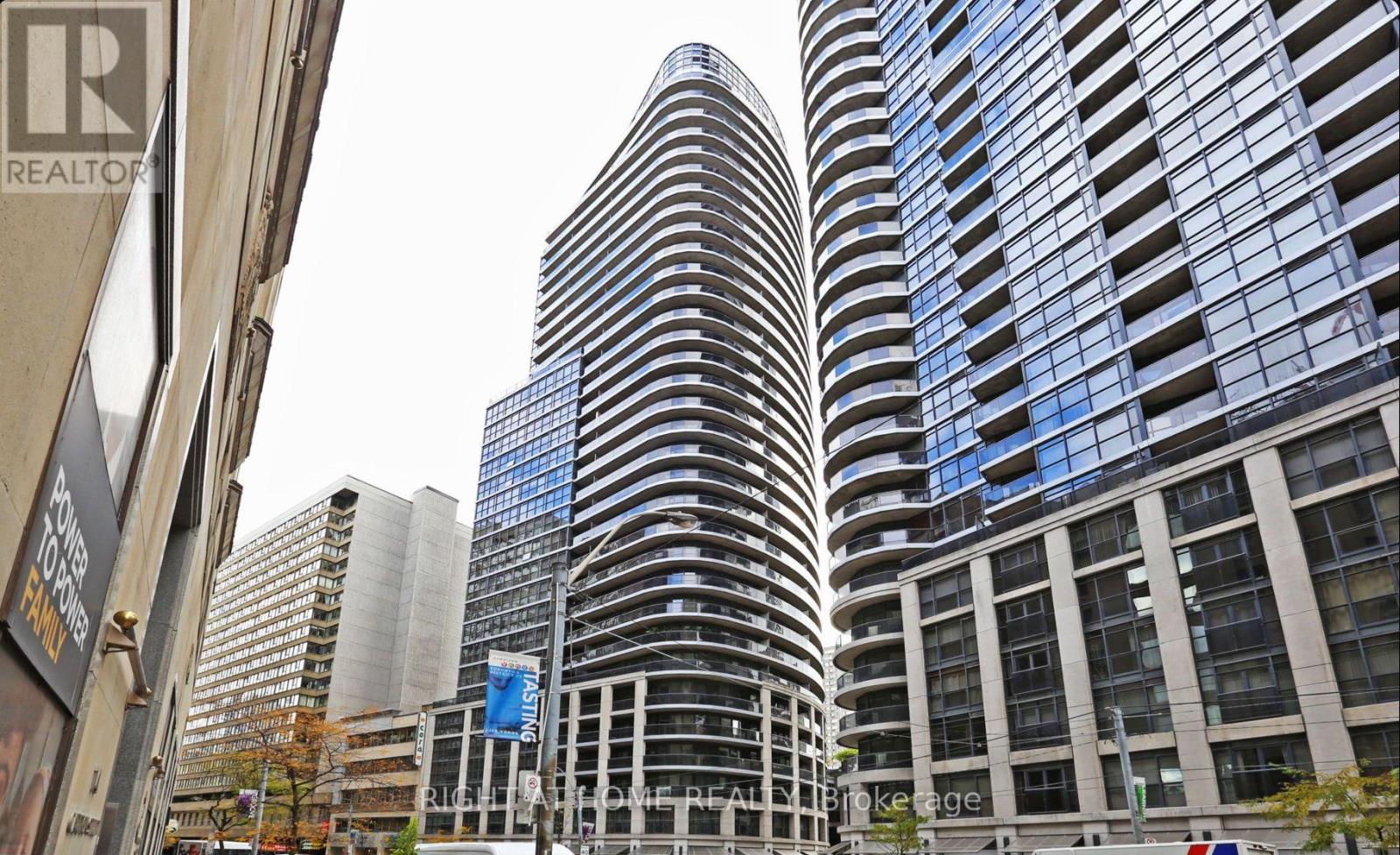 303 - 25 Carlton Street, Toronto, Ontario  M5B 1L4 - Photo 2 - C12904694