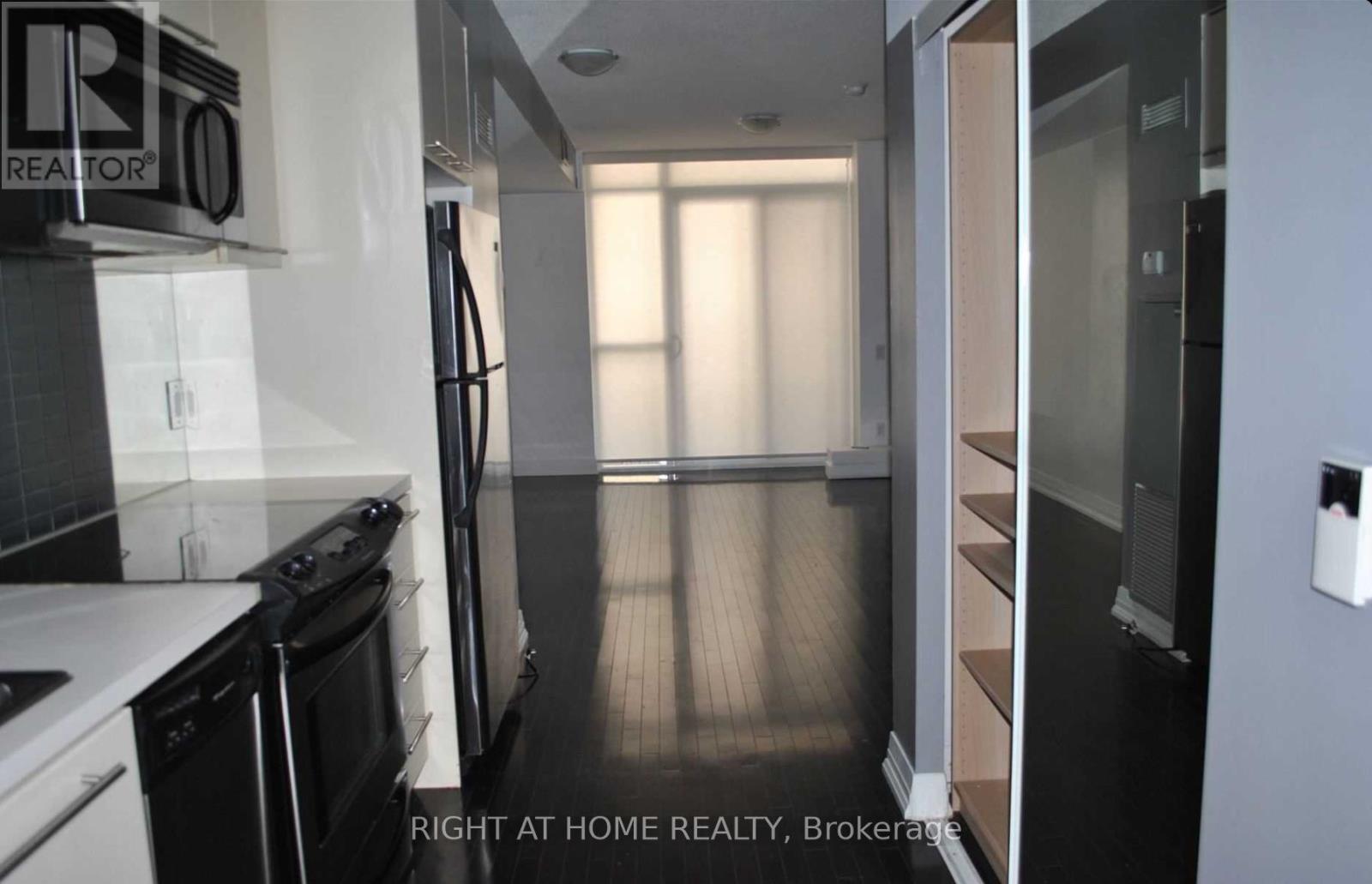 303 - 25 Carlton Street, Toronto, Ontario  M5B 1L4 - Photo 3 - C12904694