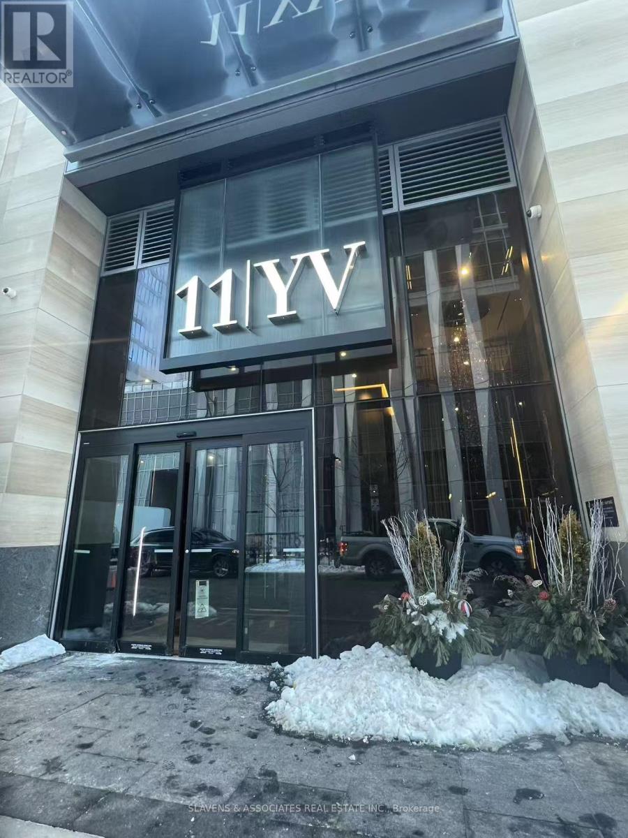 2803 - 11 Yorkville Avenue, Toronto, Ontario  M4W 1L2 - Photo 2 - C12904724