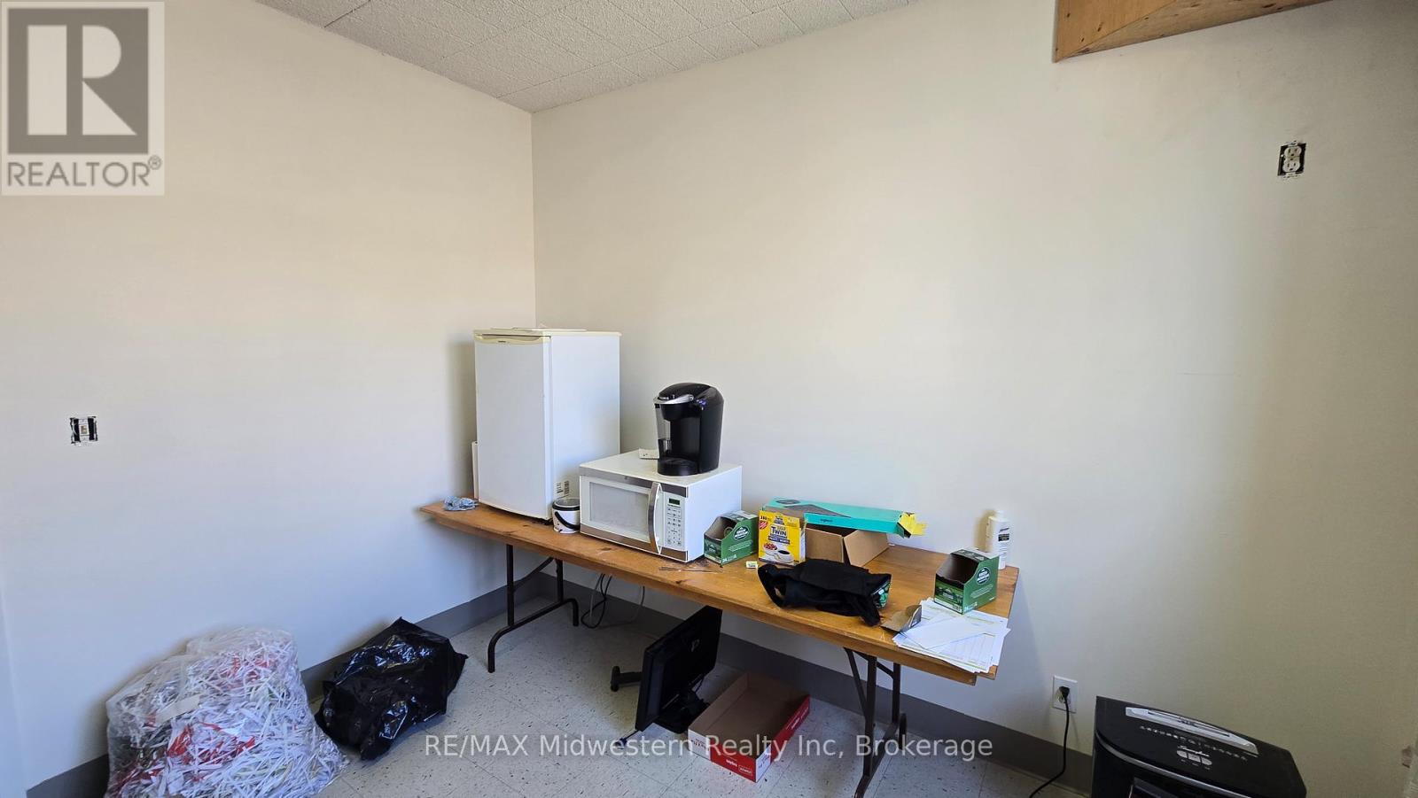 6 - 360 Wallace Avenue N, North Perth, Ontario  N4W 1L4 - Photo 6 - X12904712