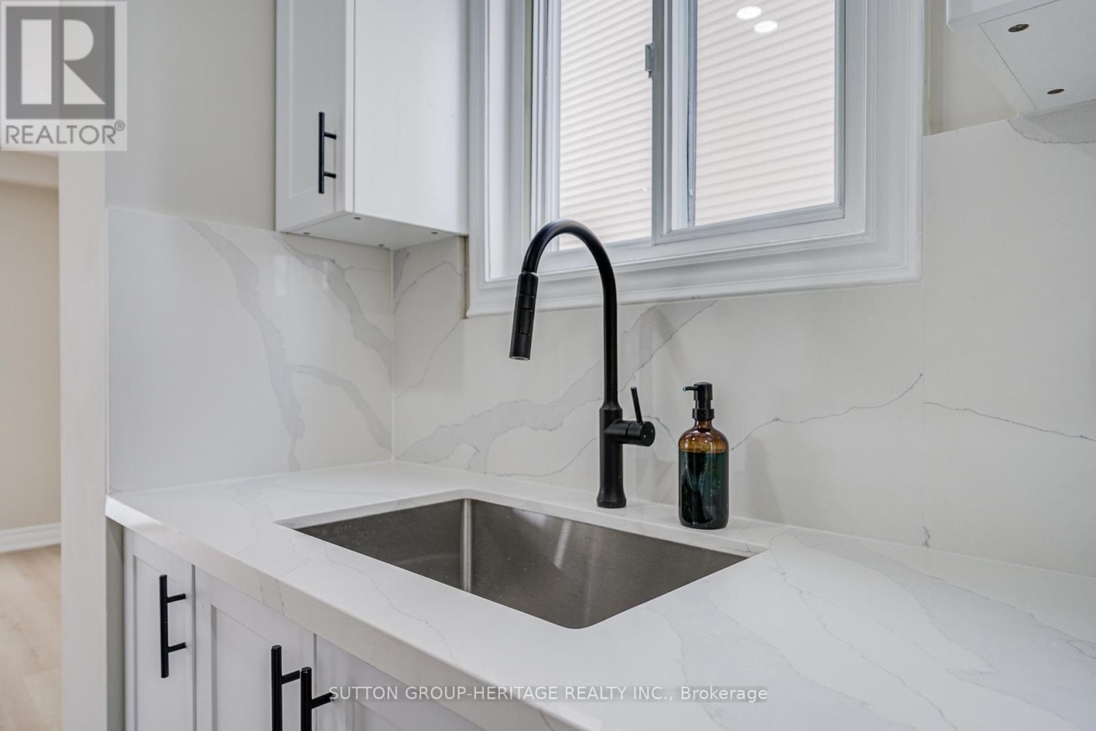 639 Down Crescent, Oshawa, Ontario  L1H 7X9 - Photo 13 - E12904544