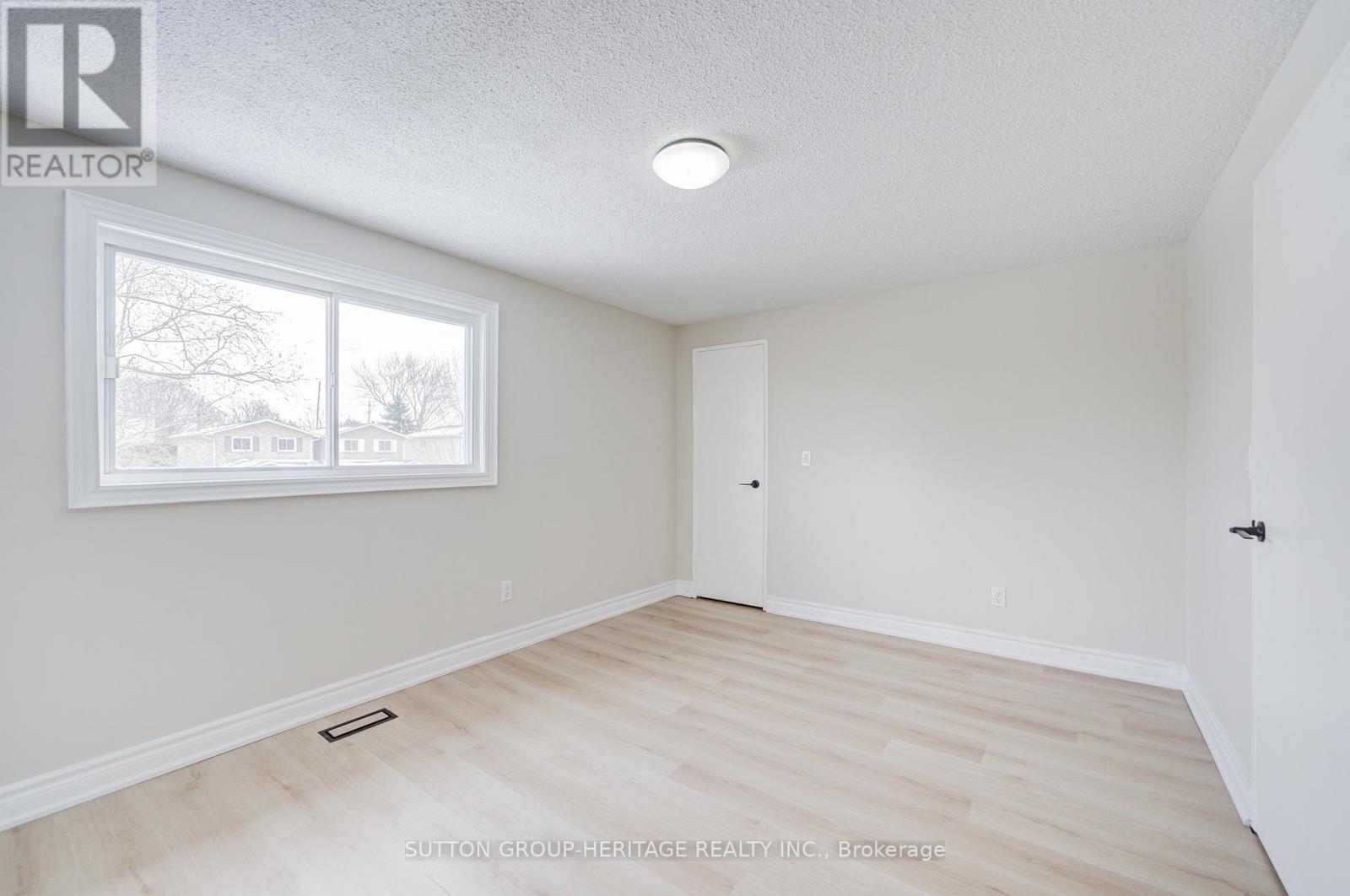 639 Down Crescent, Oshawa, Ontario  L1H 7X9 - Photo 25 - E12904544