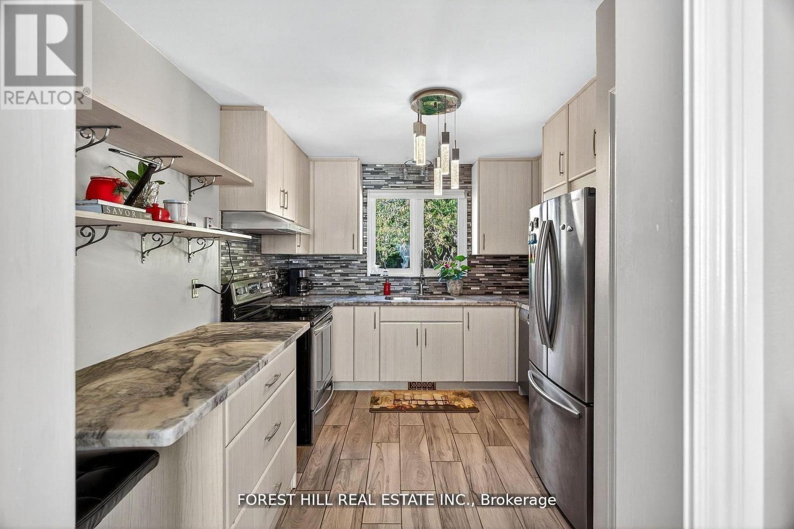 1550 Evangeline Drive, Oshawa, Ontario  L1J 3T2 - Photo 7 - E12904700