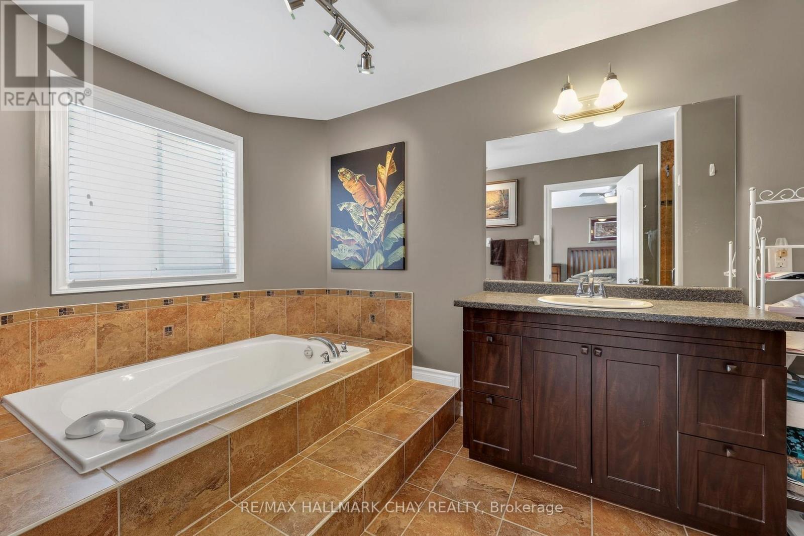 16 Sheppard Drive, Tay, Ontario  L0K 2A0 - Photo 16 - S12904592