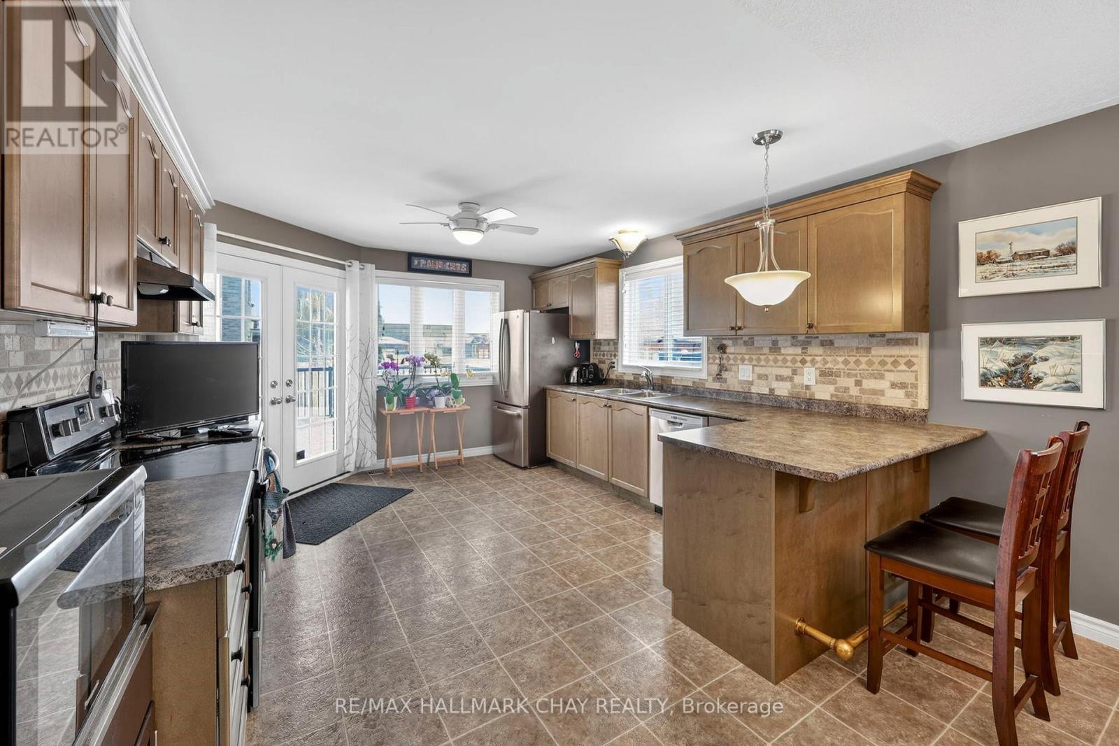 16 Sheppard Drive, Tay, Ontario  L0K 2A0 - Photo 7 - S12904592