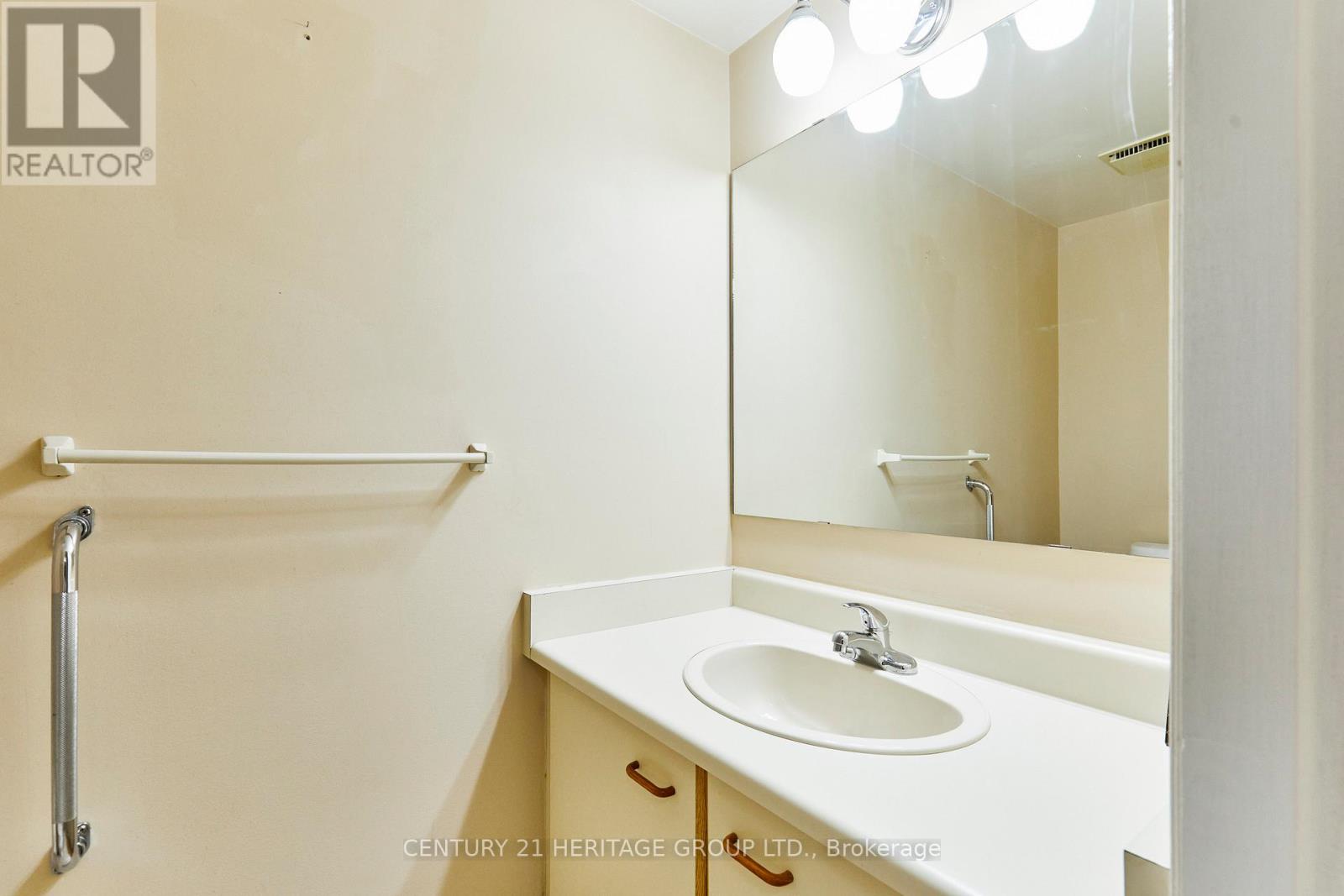 804 Mahina Street, Oshawa, Ontario  L1J 7S2 - Photo 10 - E12879522