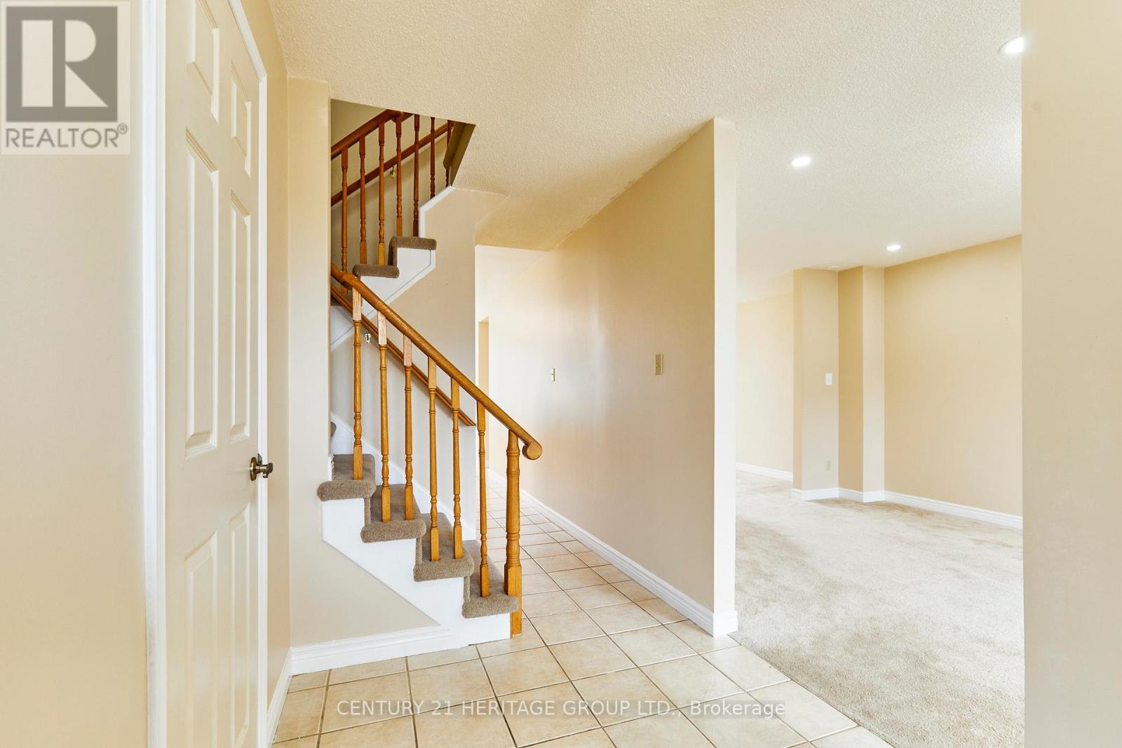 804 Mahina Street, Oshawa, Ontario  L1J 7S2 - Photo 5 - E12879522