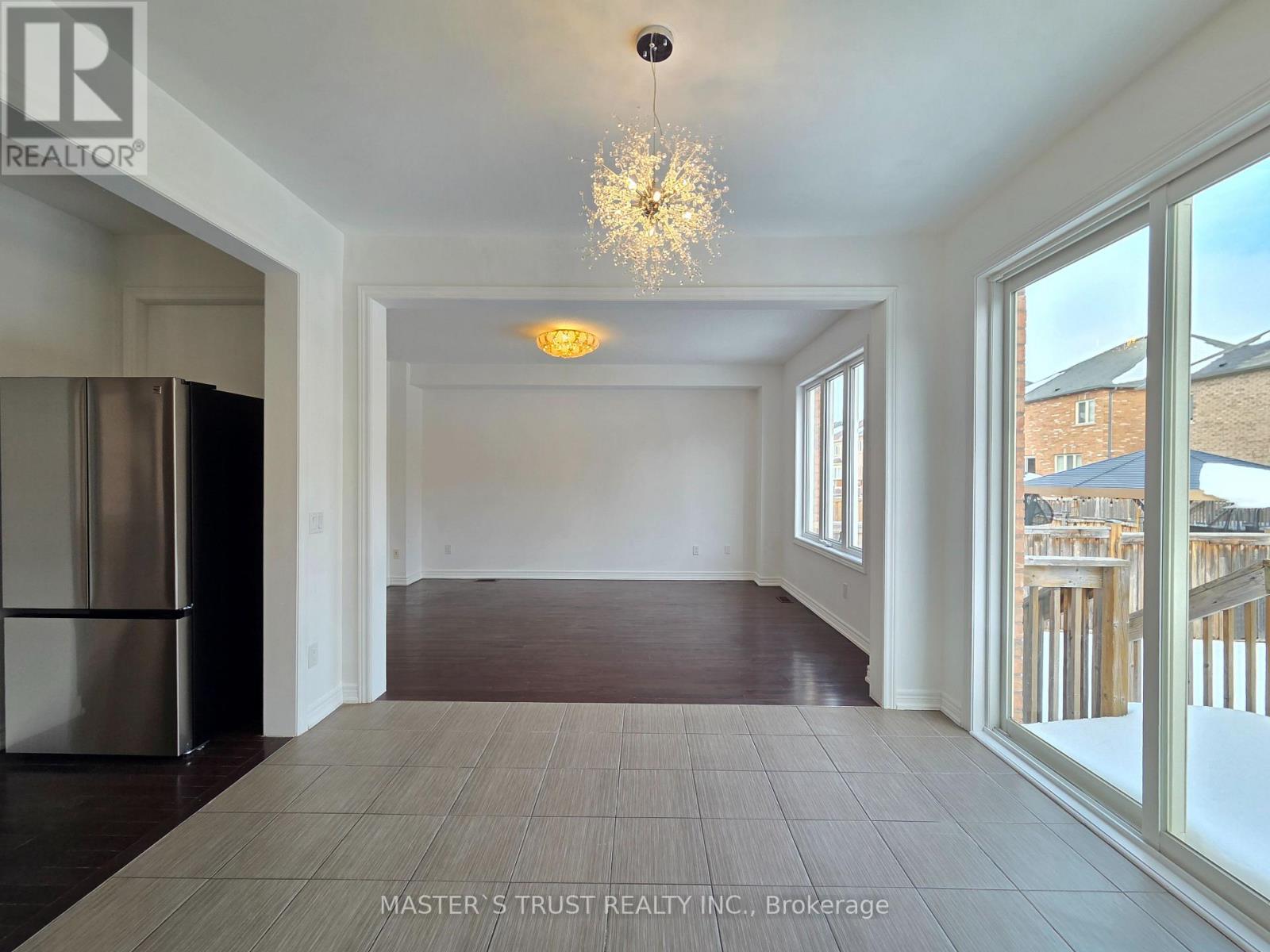 11 Beacon Point Street, Markham, Ontario  L6E 0P3 - Photo 8 - N12786832