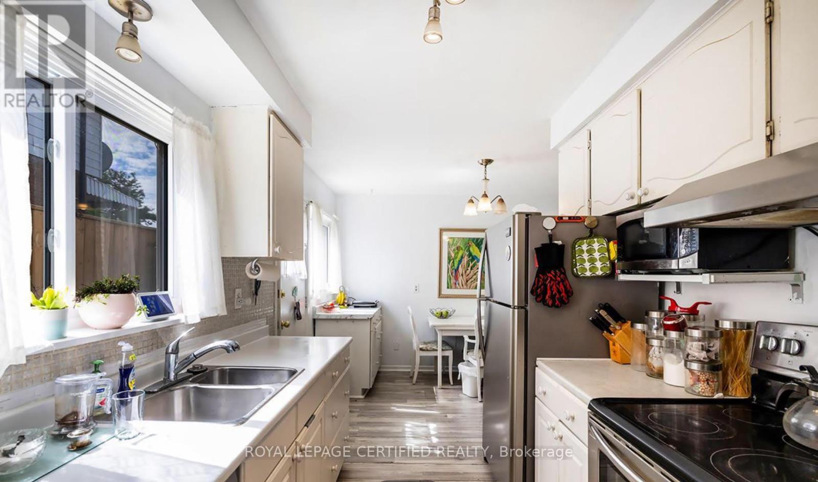 6872 Darcel Avenue, Mississauga, Ontario  L4T 2W5 - Photo 11 - W12903764