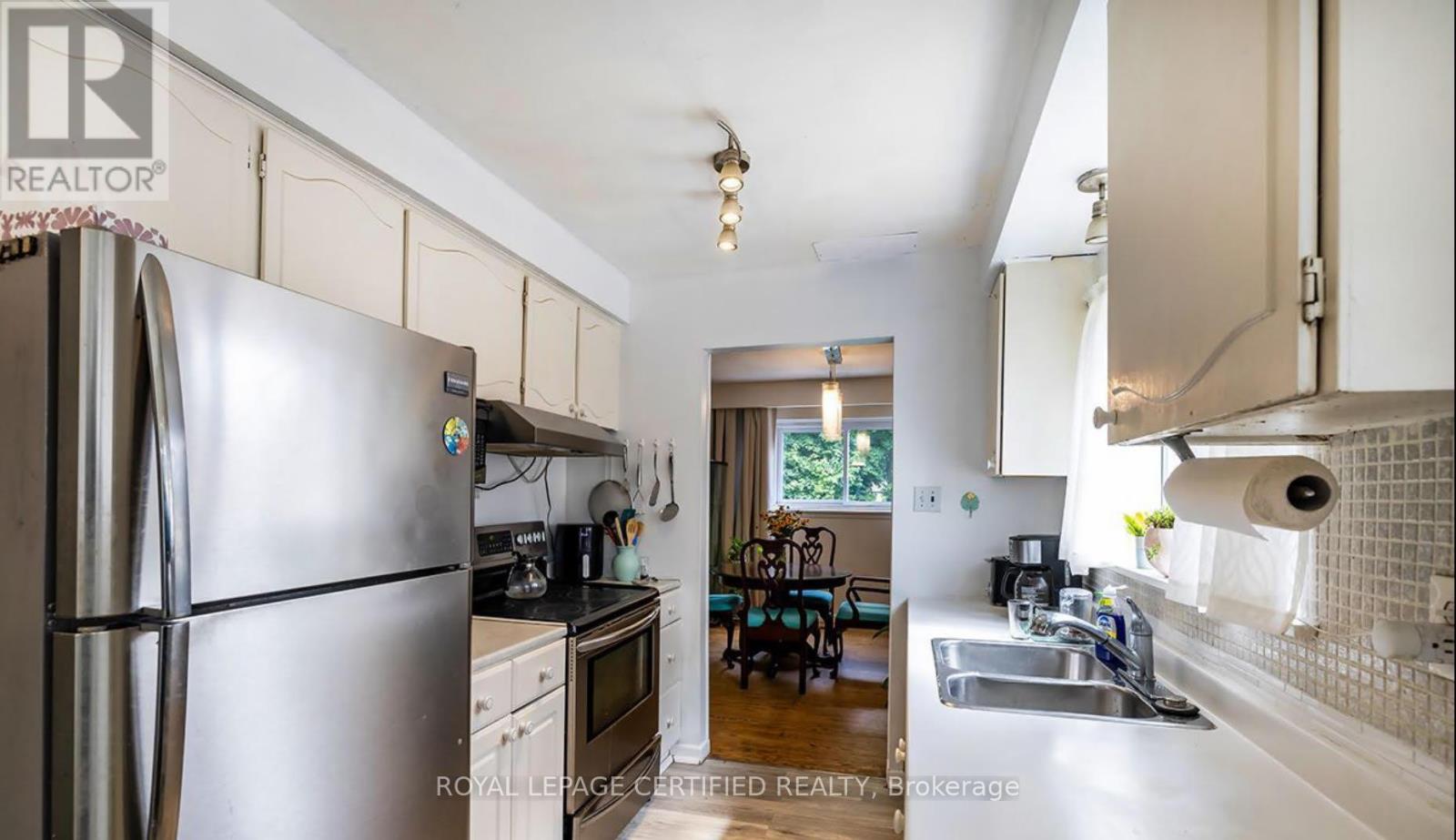 6872 Darcel Avenue, Mississauga, Ontario  L4T 2W5 - Photo 12 - W12903764