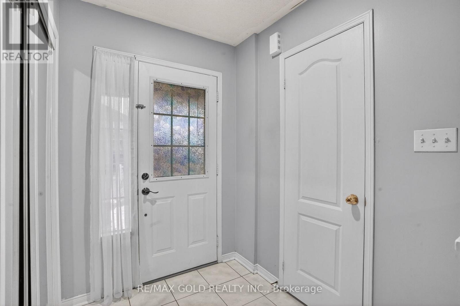 25 Spencer Drive, Brampton, Ontario  L7A 2A2 - Photo 4 - W12898262