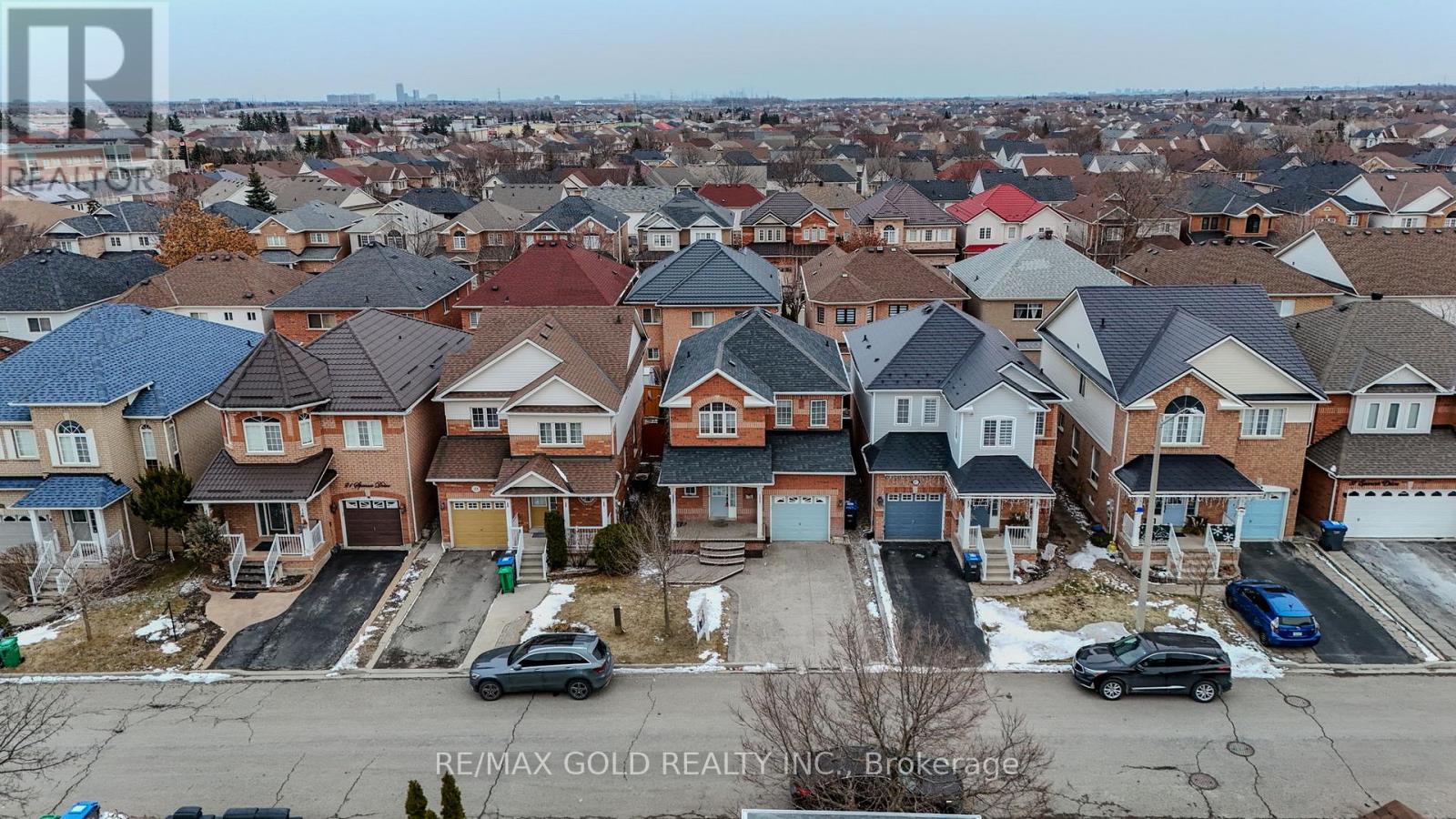 25 Spencer Drive, Brampton, Ontario  L7A 2A2 - Photo 2 - W12898262