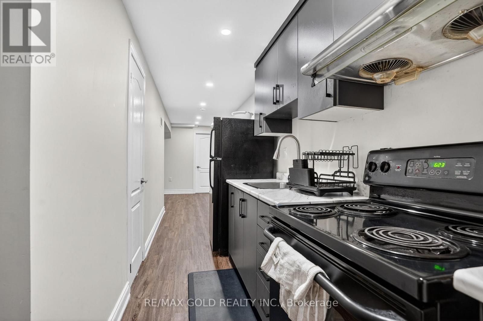 25 Spencer Drive, Brampton, Ontario  L7A 2A2 - Photo 32 - W12898262