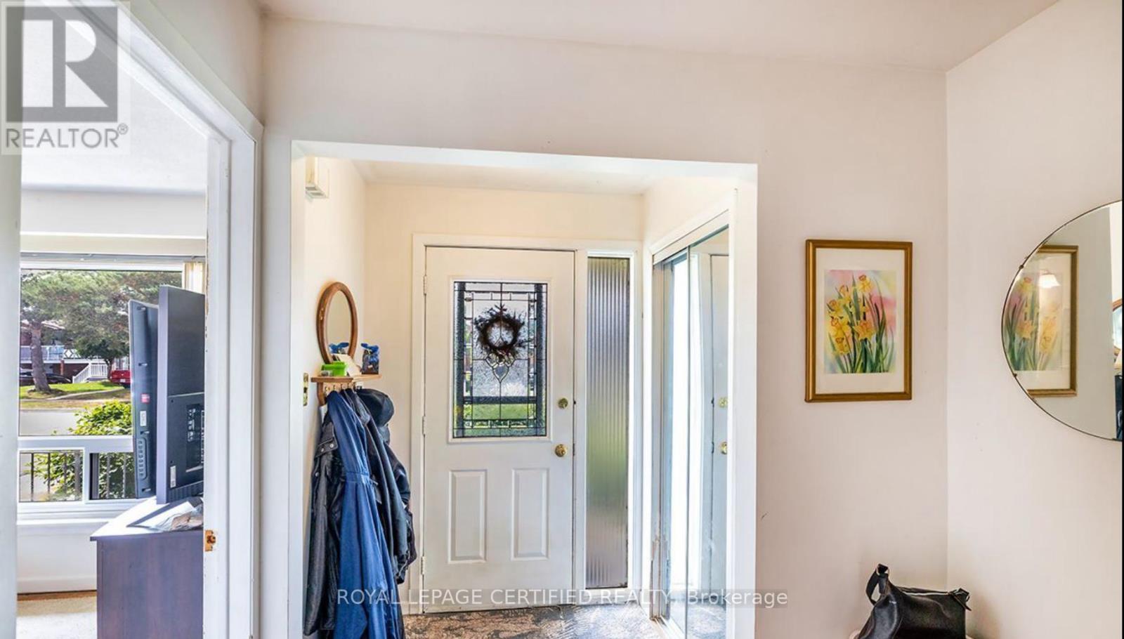 6872 Darcel Avenue, Mississauga, Ontario  L4T 2W5 - Photo 5 - W12903764