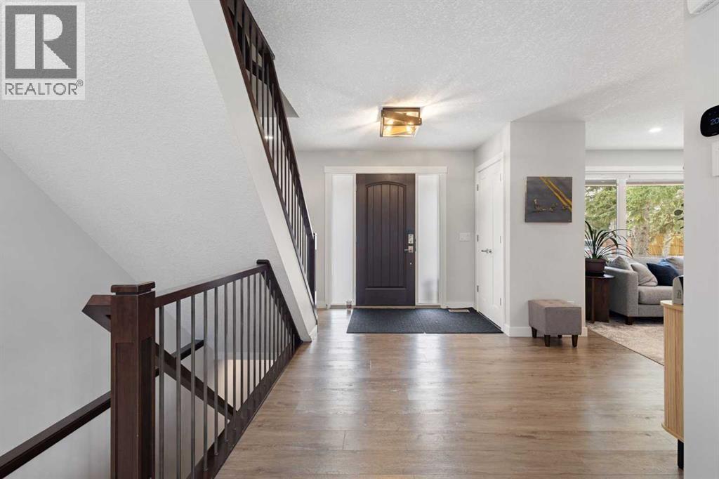 504 Varsity Estates Bay Nw, Calgary, Alberta  T3B 2W8 - Photo 2 - A2295009