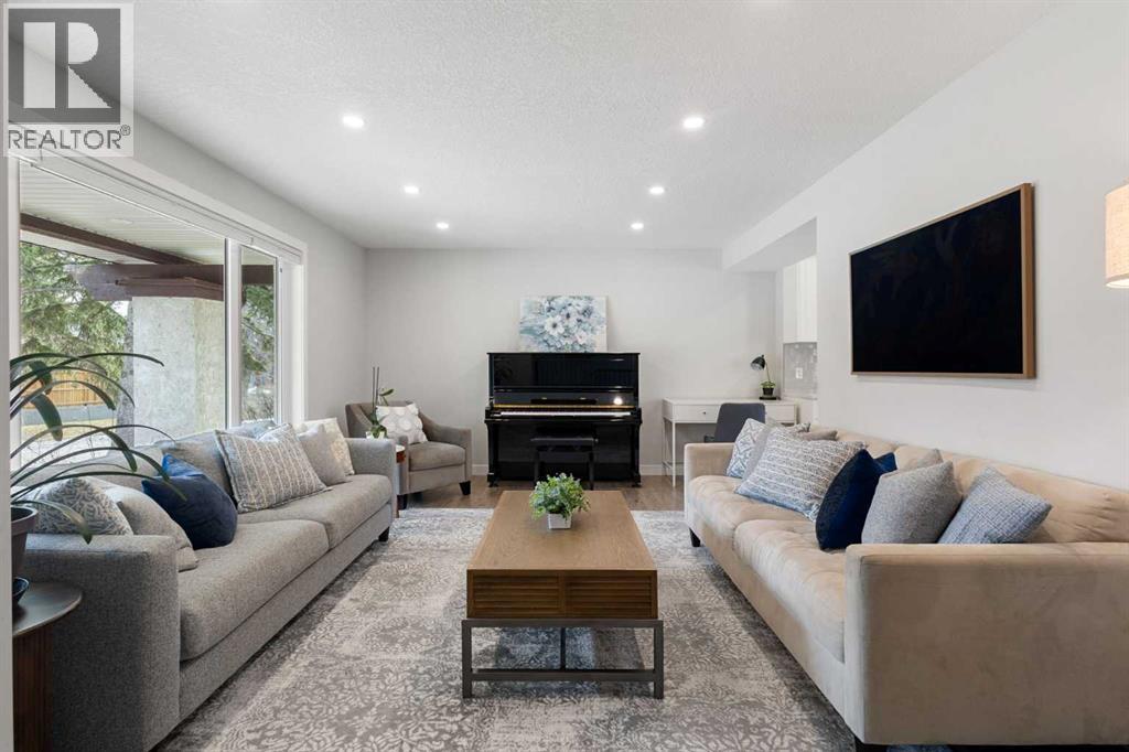 504 Varsity Estates Bay Nw, Calgary, Alberta  T3B 2W8 - Photo 4 - A2295009