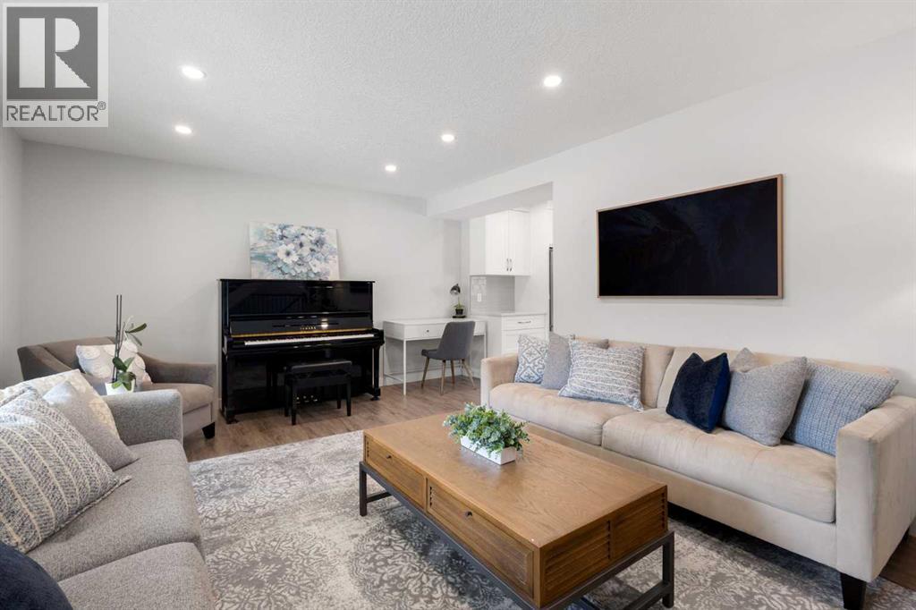 504 Varsity Estates Bay Nw, Calgary, Alberta  T3B 2W8 - Photo 6 - A2295009