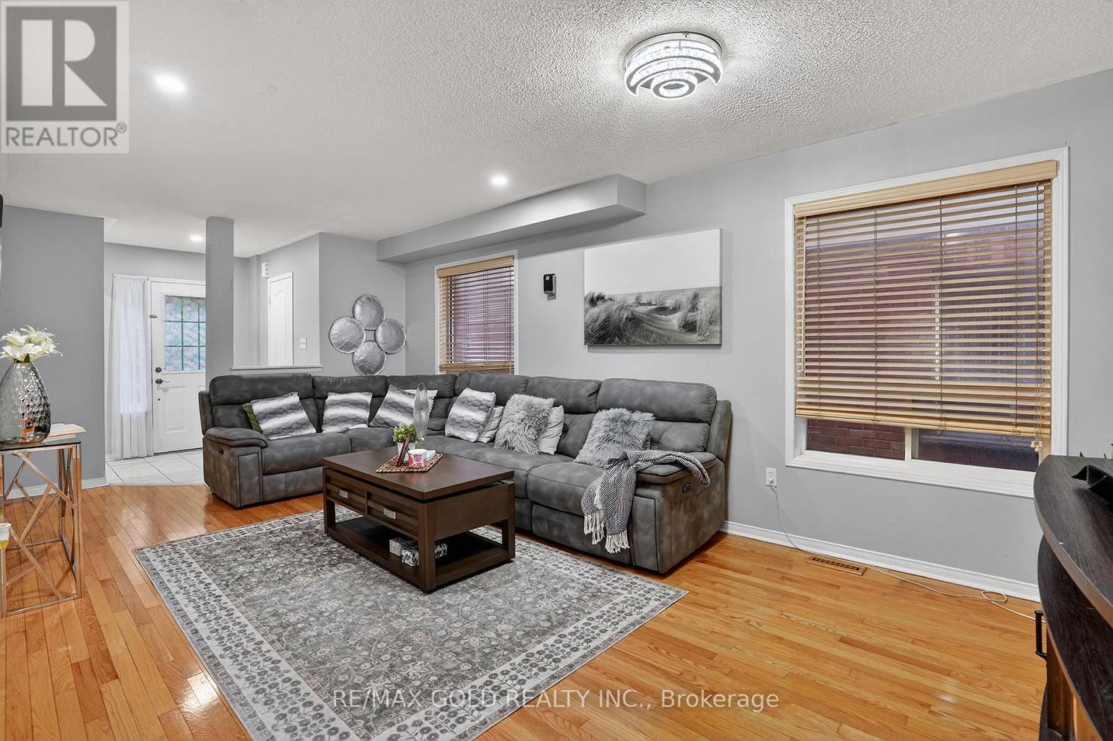 25 Spencer Drive, Brampton, Ontario  L7A 2A2 - Photo 8 - W12898262