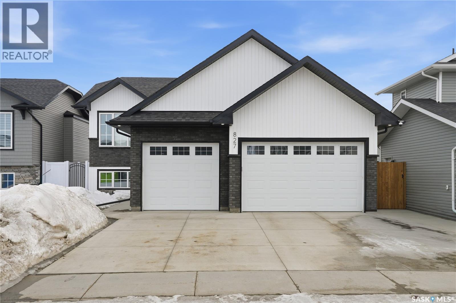 827 Woods Crescent, Warman, Saskatchewan  S0K 4S4 - Photo 2 - SK030952