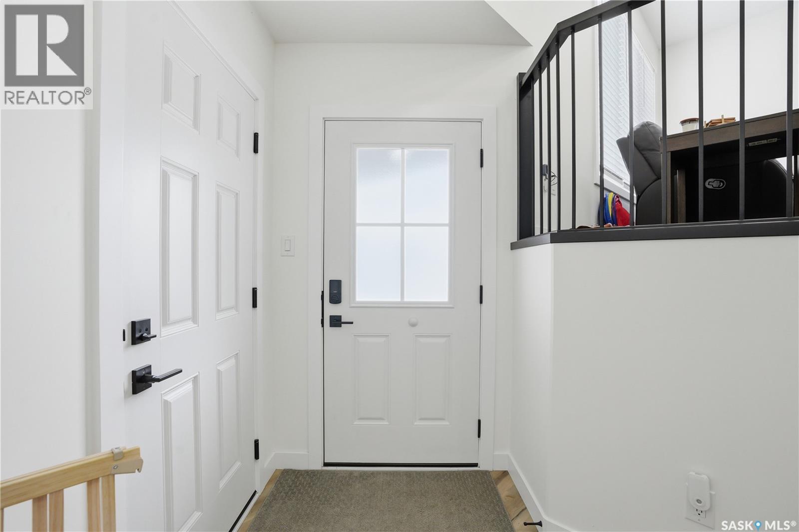 827 Woods Crescent, Warman, Saskatchewan  S0K 4S4 - Photo 3 - SK030952