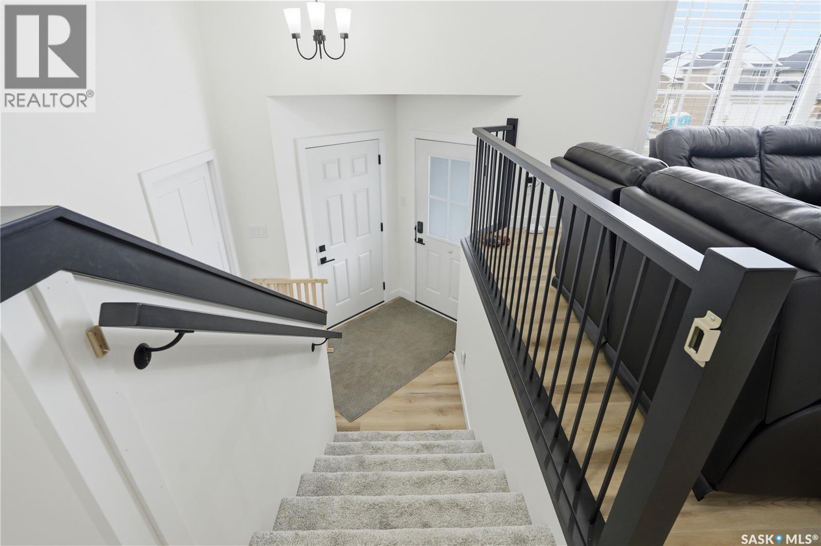 827 Woods Crescent, Warman, Saskatchewan  S0K 4S4 - Photo 4 - SK030952