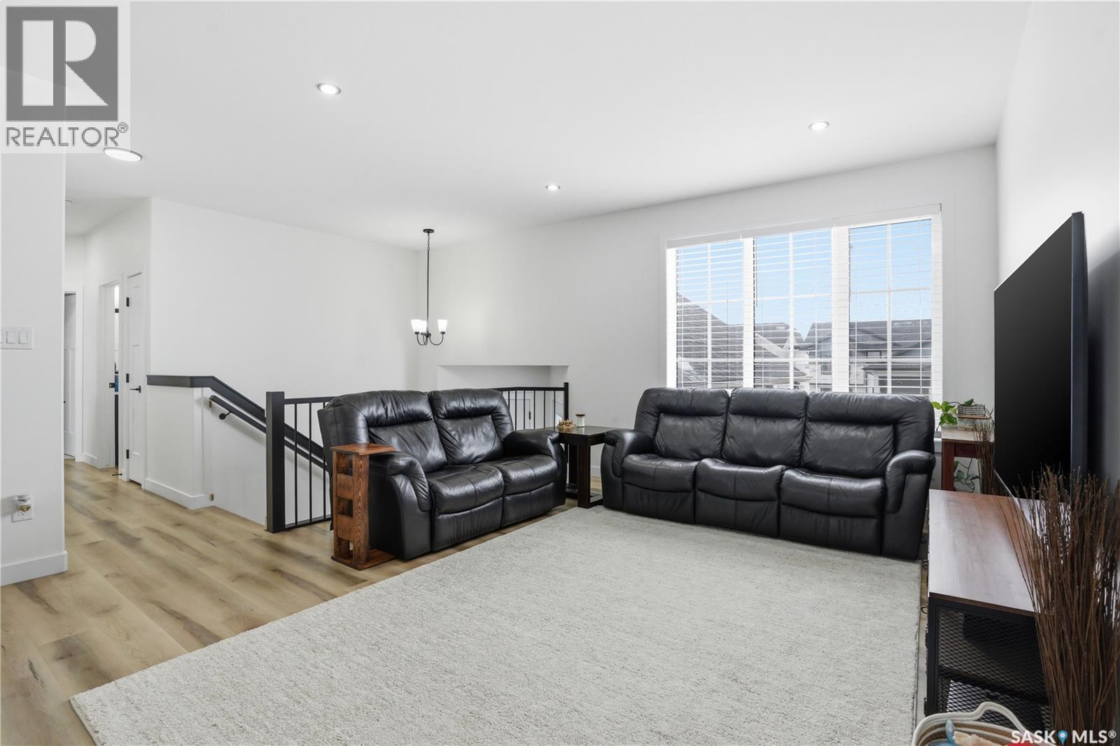 827 Woods Crescent, Warman, Saskatchewan  S0K 4S4 - Photo 5 - SK030952