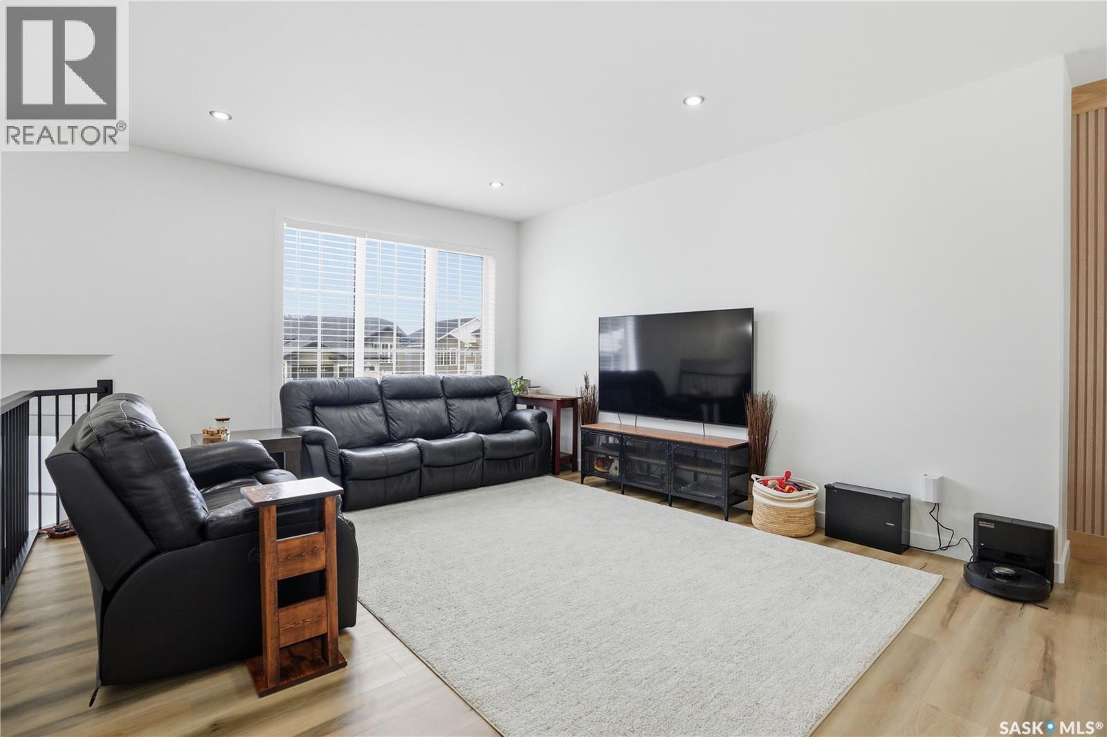 827 Woods Crescent, Warman, Saskatchewan  S0K 4S4 - Photo 6 - SK030952