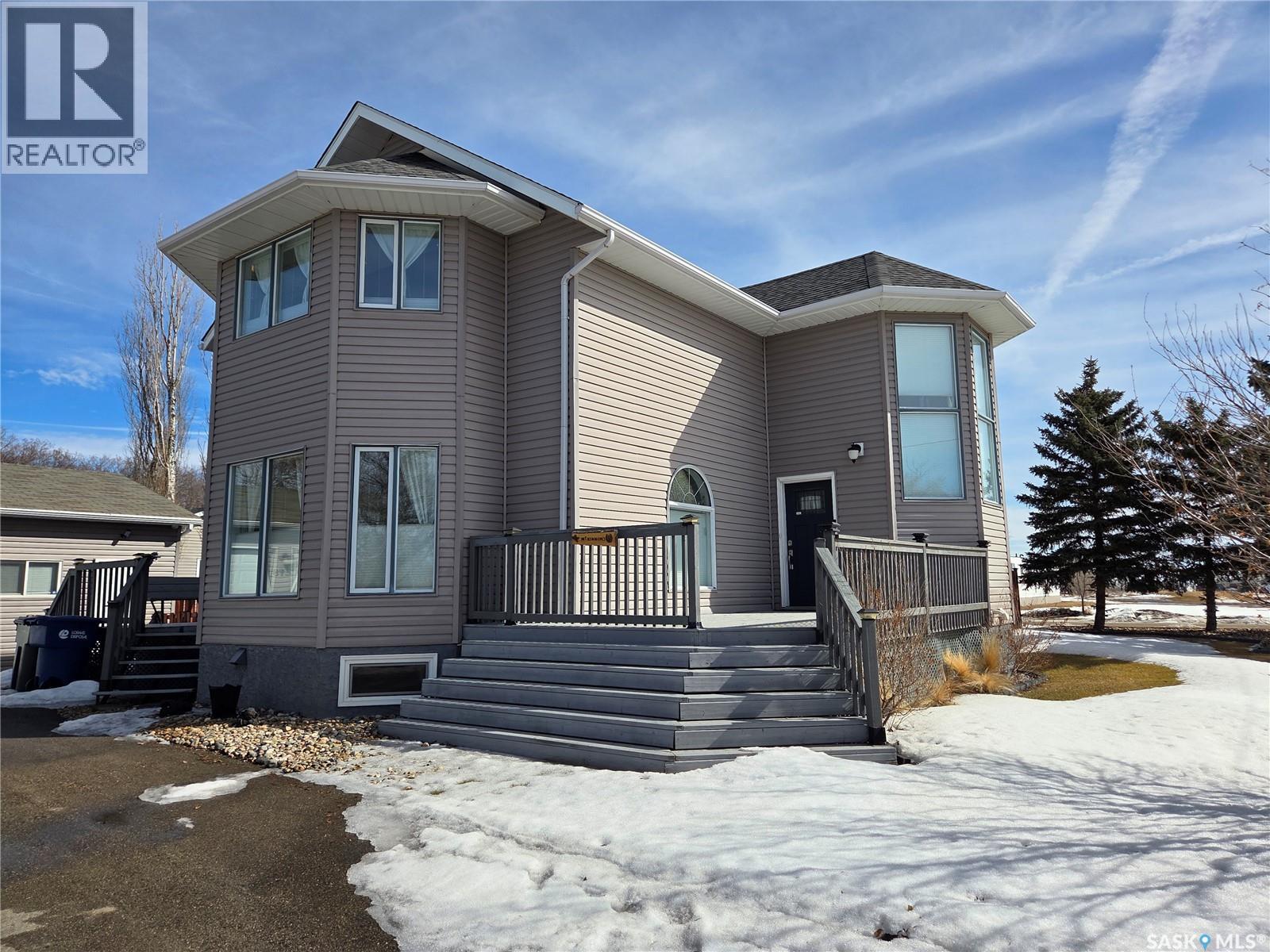 218 2nd Street E, Carlyle, Saskatchewan  S0C 0R0 - Photo 2 - SK030888