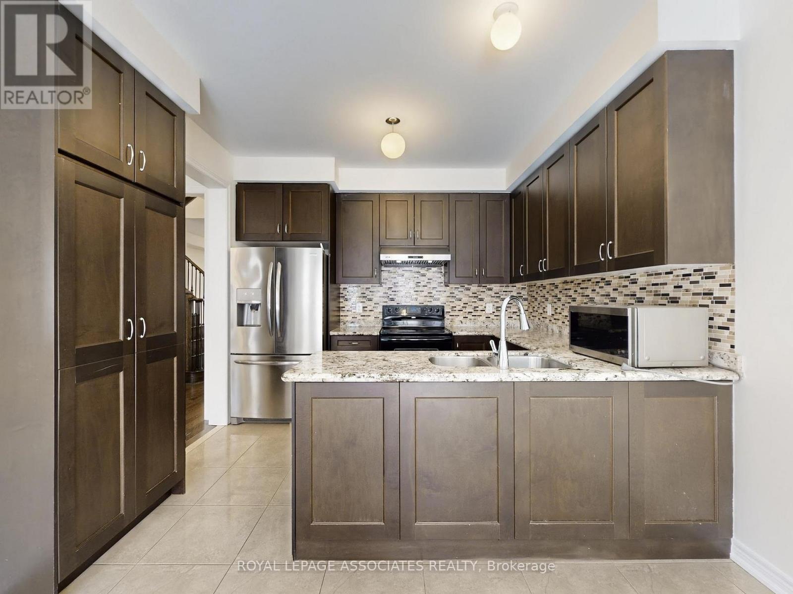 10 Lloyd Crescent, Brampton, Ontario  L7A 4J5 - Photo 12 - W12904594