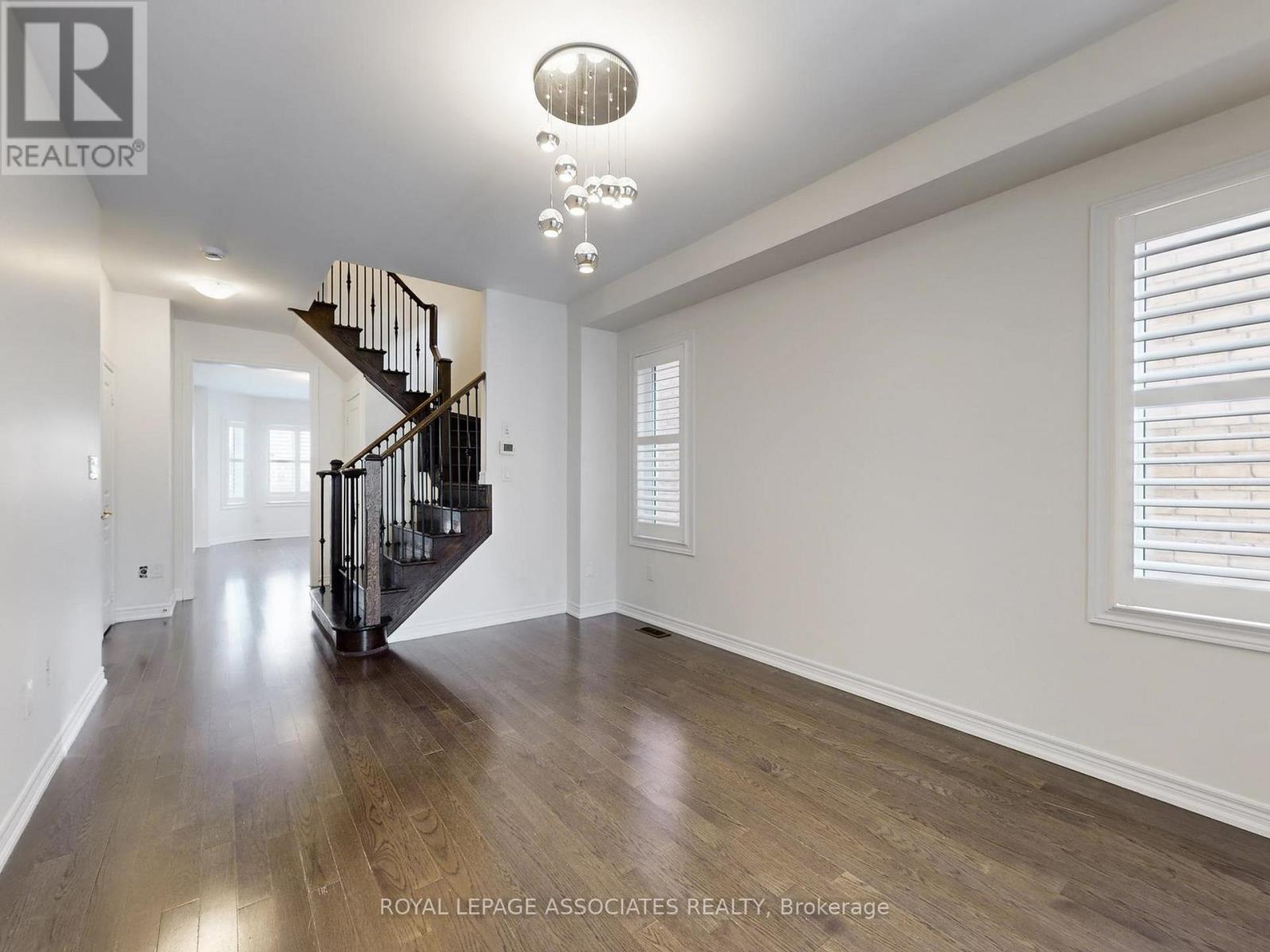 10 Lloyd Crescent, Brampton, Ontario  L7A 4J5 - Photo 6 - W12904594