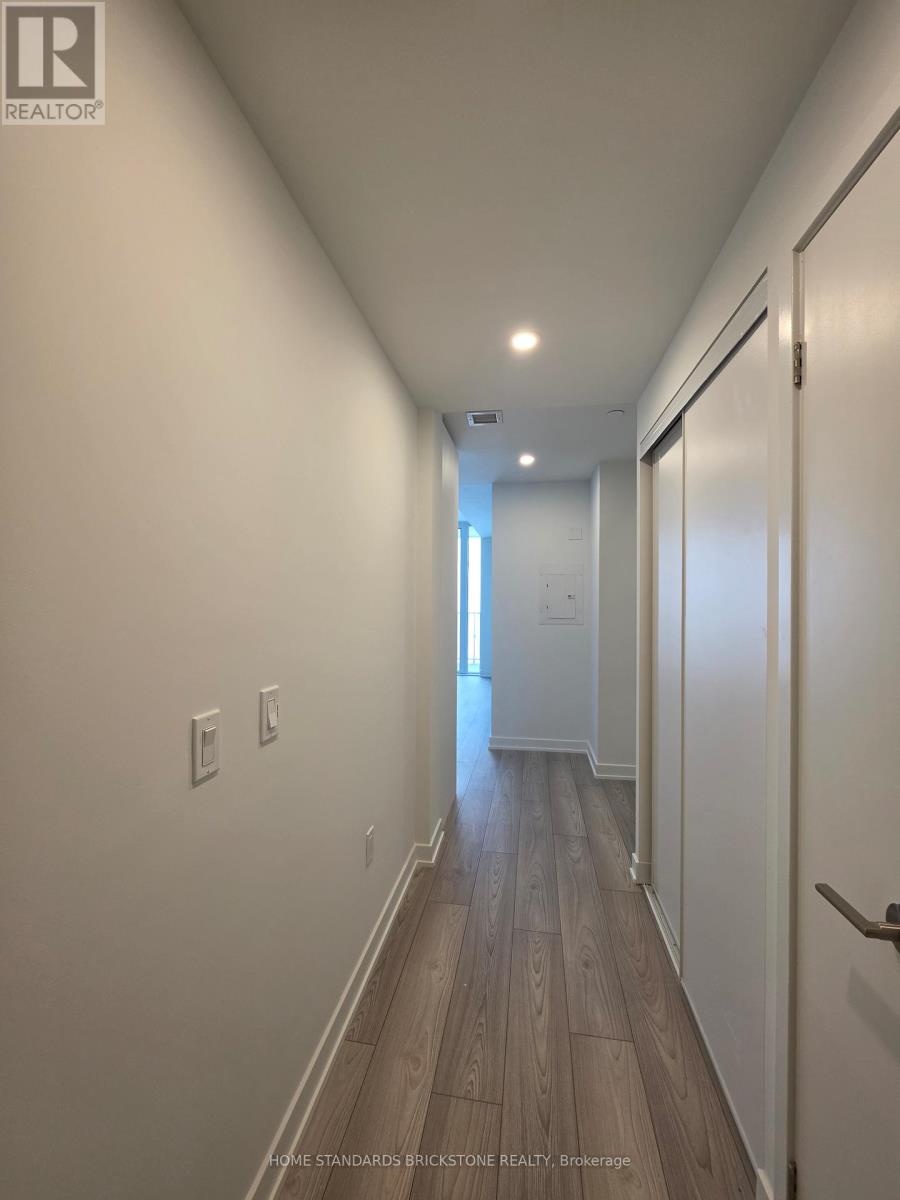 2313 - 1 Fairview Drive E, Mississauga, Ontario  L5A 0B4 - Photo 2 - W12904646