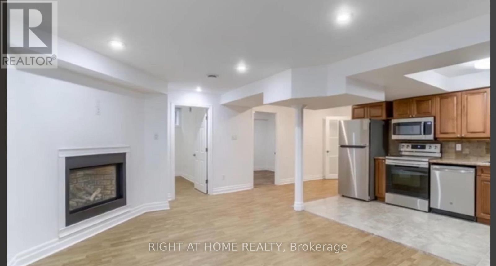 19 Morden Neilson Way, Halton Hills, Ontario  L7G 5Y9 - Photo 2 - W12904670