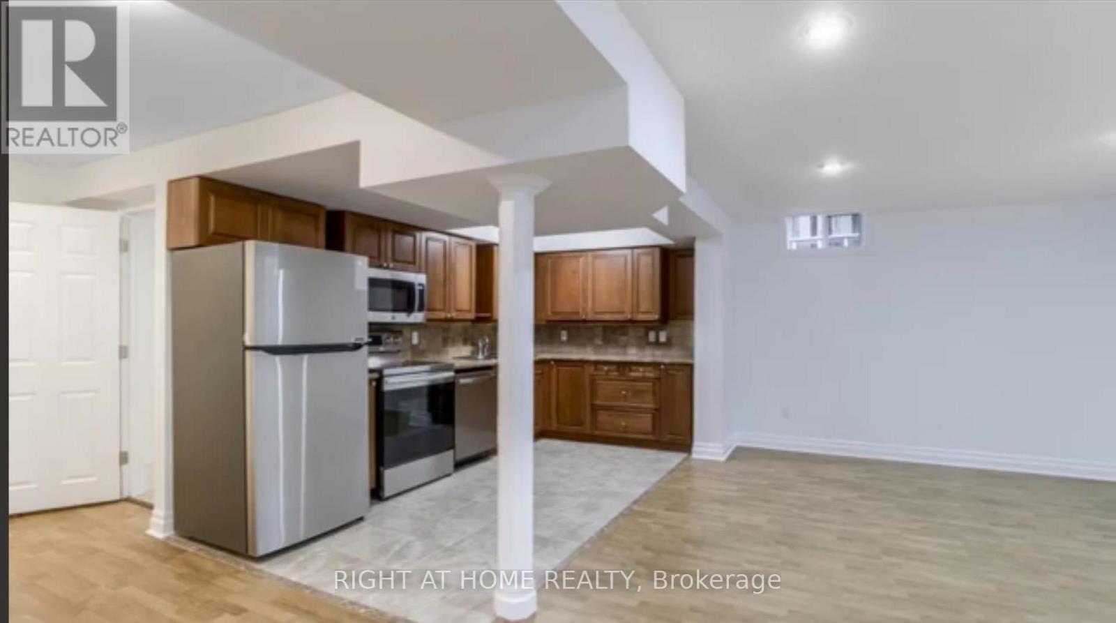 19 Morden Neilson Way, Halton Hills, Ontario  L7G 5Y9 - Photo 3 - W12904670