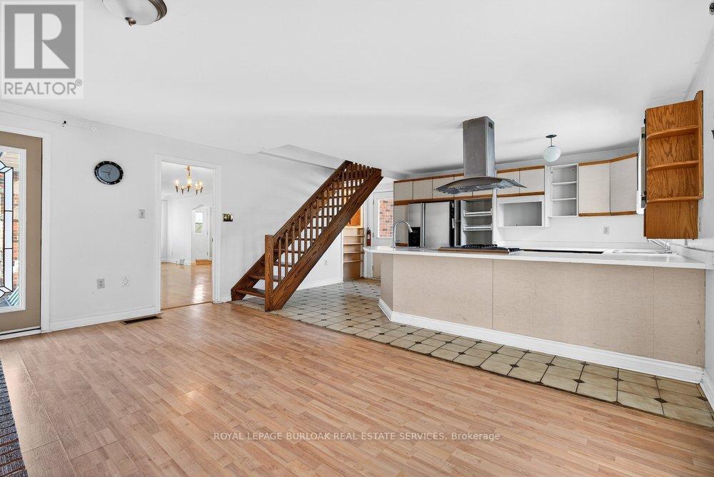 727 Brant Street, Burlington, Ontario  L7R 2H6 - Photo 11 - W12904708