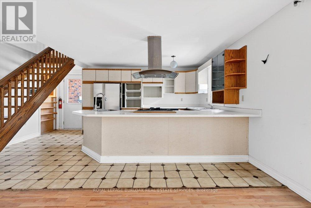 727 Brant Street, Burlington, Ontario  L7R 2H6 - Photo 12 - W12904708