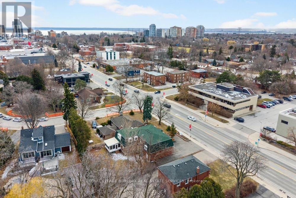 727 Brant Street, Burlington, Ontario  L7R 2H6 - Photo 35 - W12904708