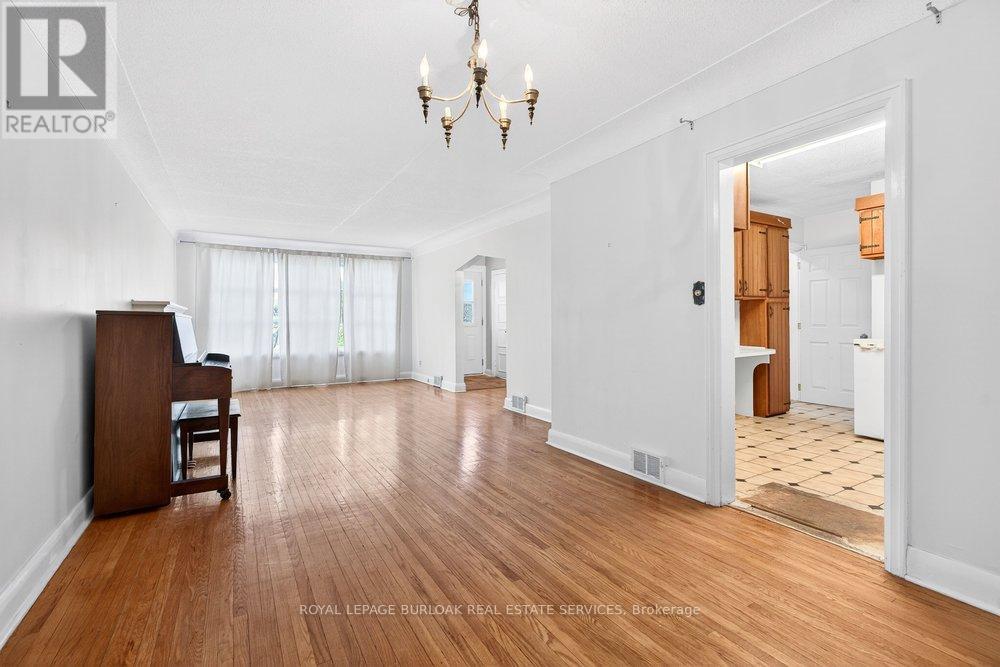 727 Brant Street, Burlington, Ontario  L7R 2H6 - Photo 7 - W12904708