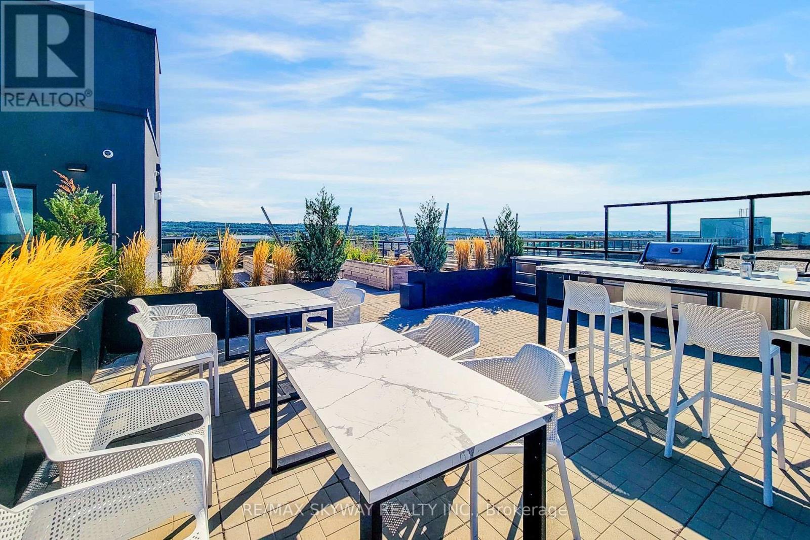 306 - 600 North Service Road, Hamilton, Ontario  L8E 0L2 - Photo 11 - X12904616