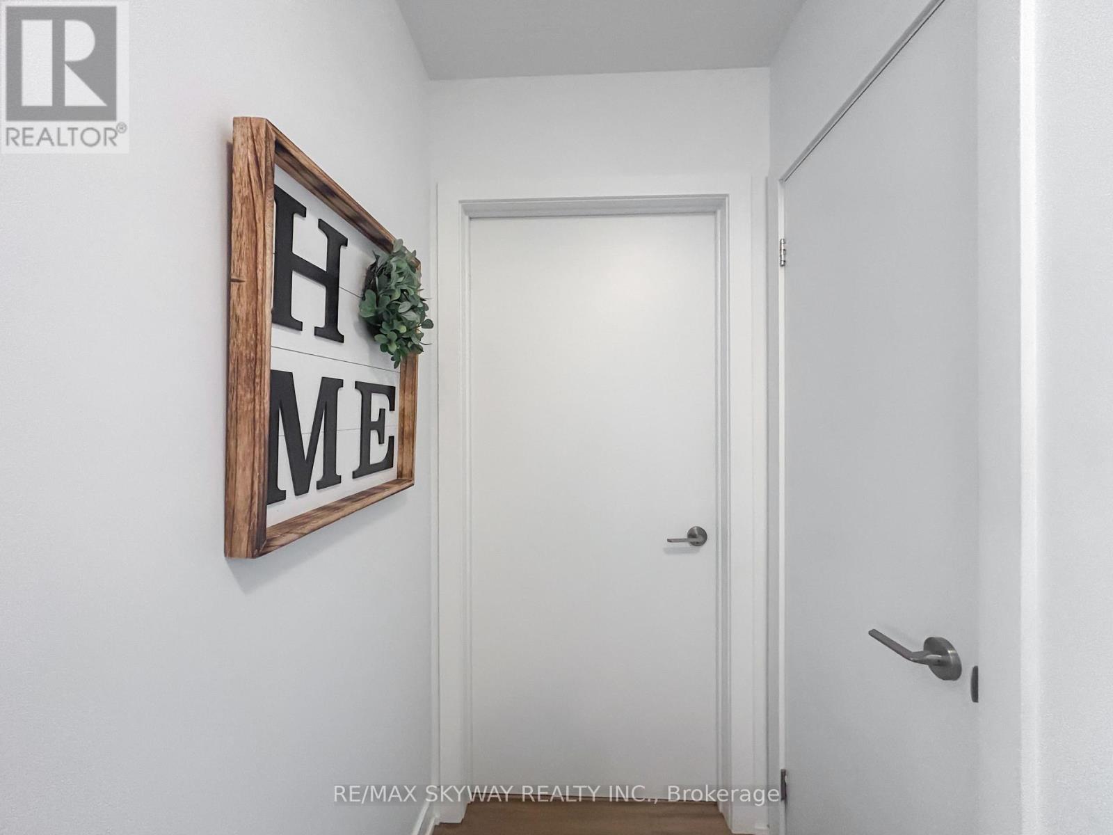 306 - 600 North Service Road, Hamilton, Ontario  L8E 0L2 - Photo 17 - X12904616